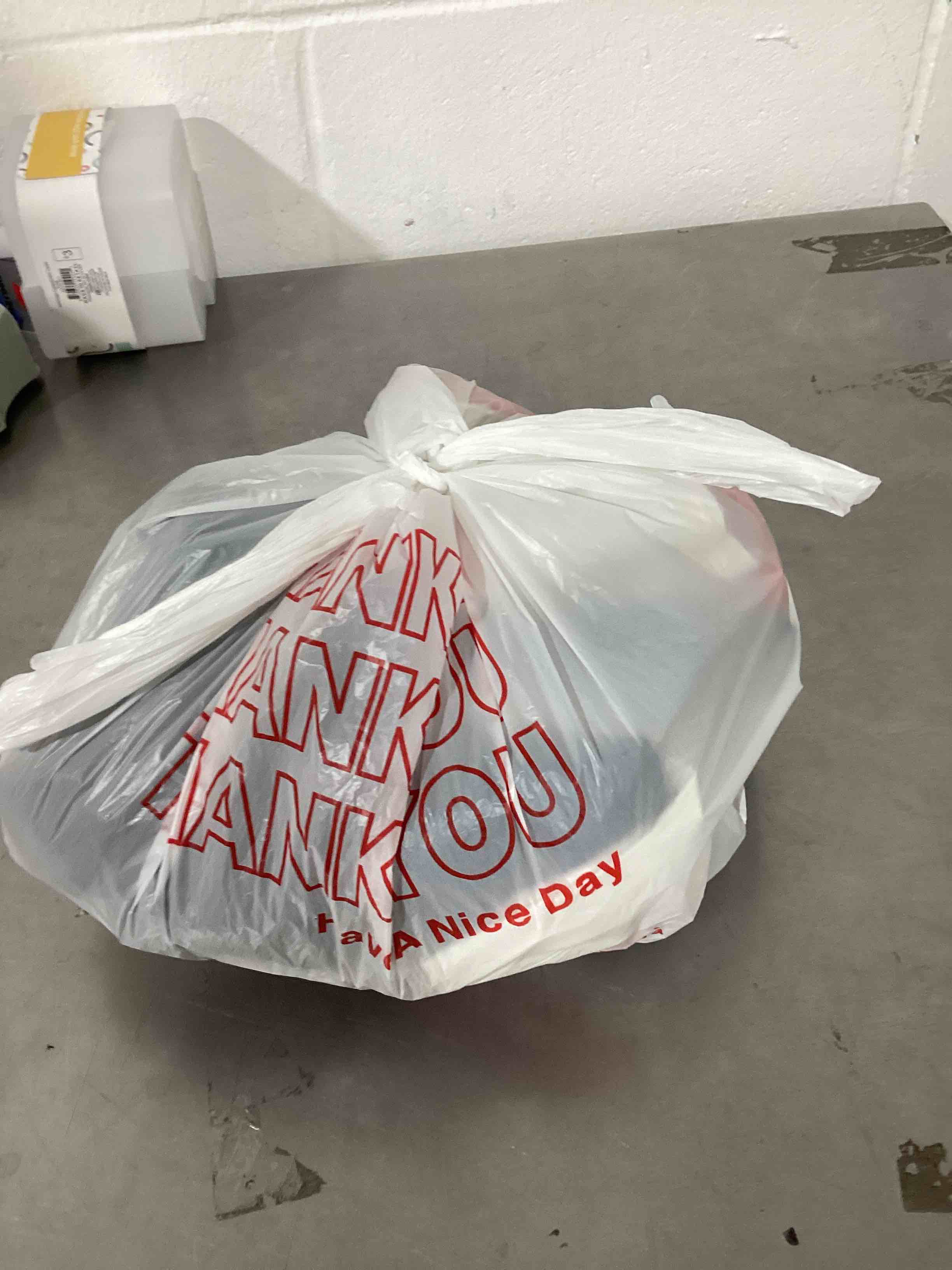 https://s3.amazonaws.com/lotting-images-prod/bidfta/PNK1218561_1755528023080.jpeg