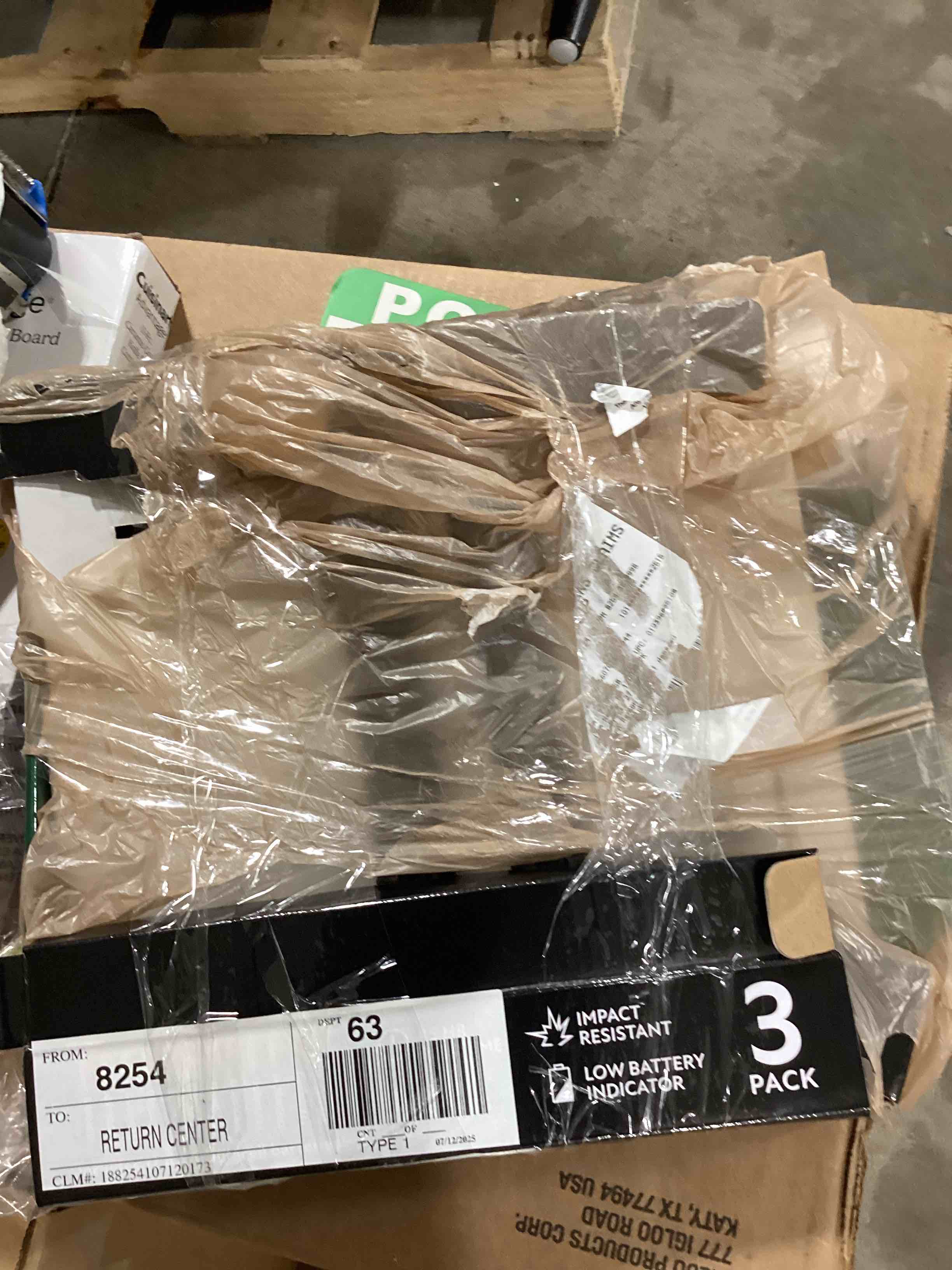 https://s3.amazonaws.com/lotting-images-prod/bidfta/PNK1218825_1755615324728.jpeg