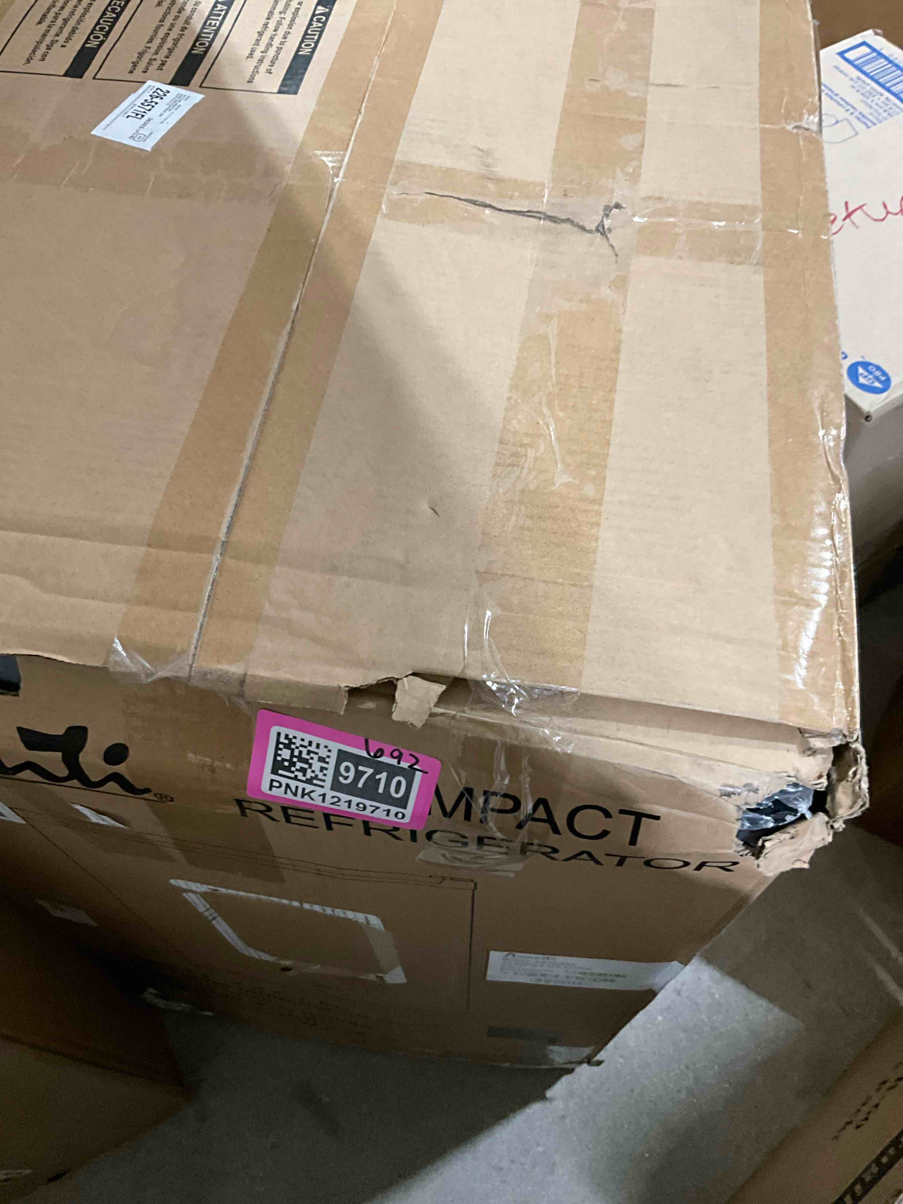 https://s3.amazonaws.com/lotting-images-prod/bidfta/PNK1219710_1734045806130.jpeg