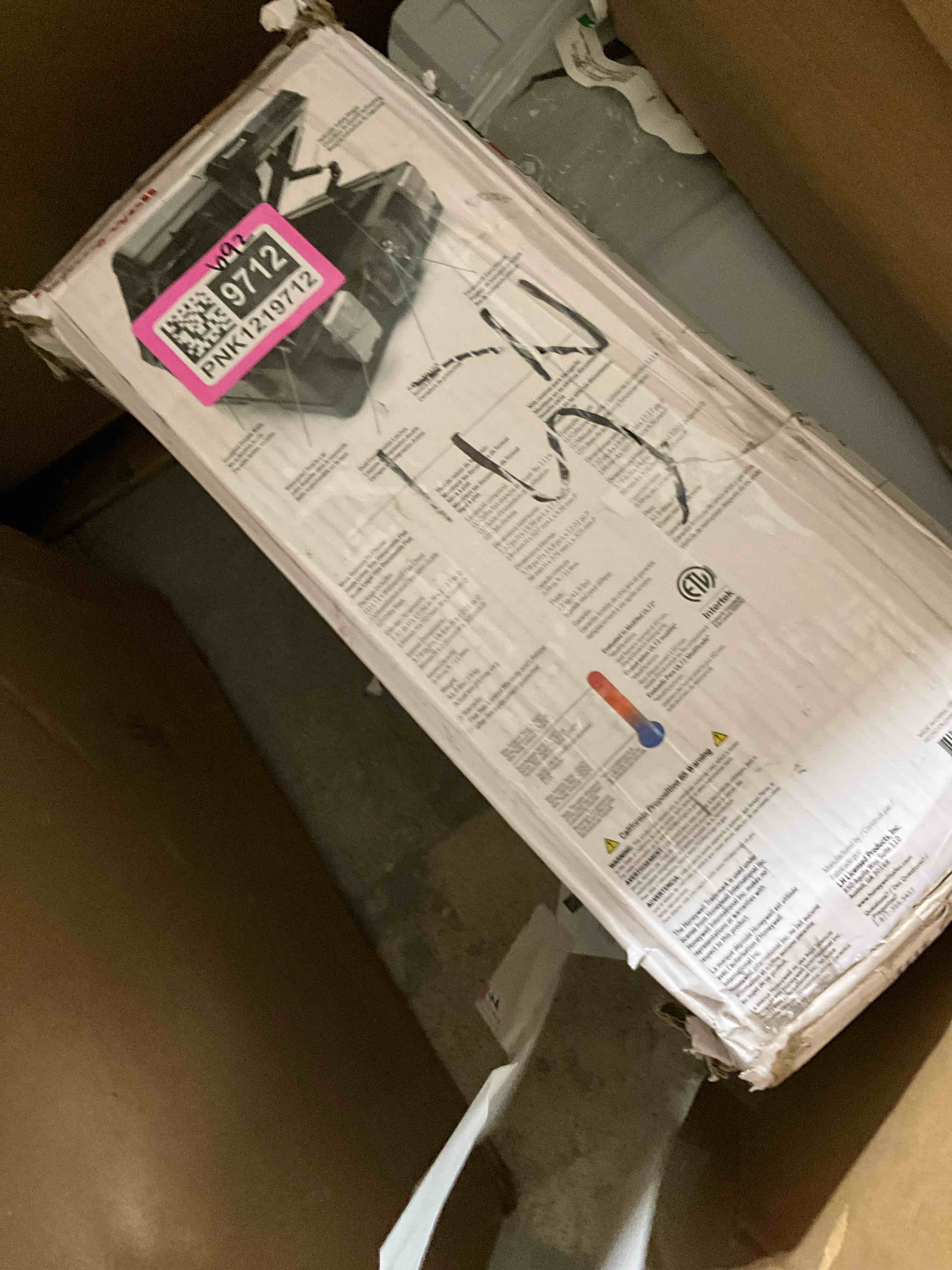 https://s3.amazonaws.com/lotting-images-prod/bidfta/PNK1219712_1734045700865.jpeg