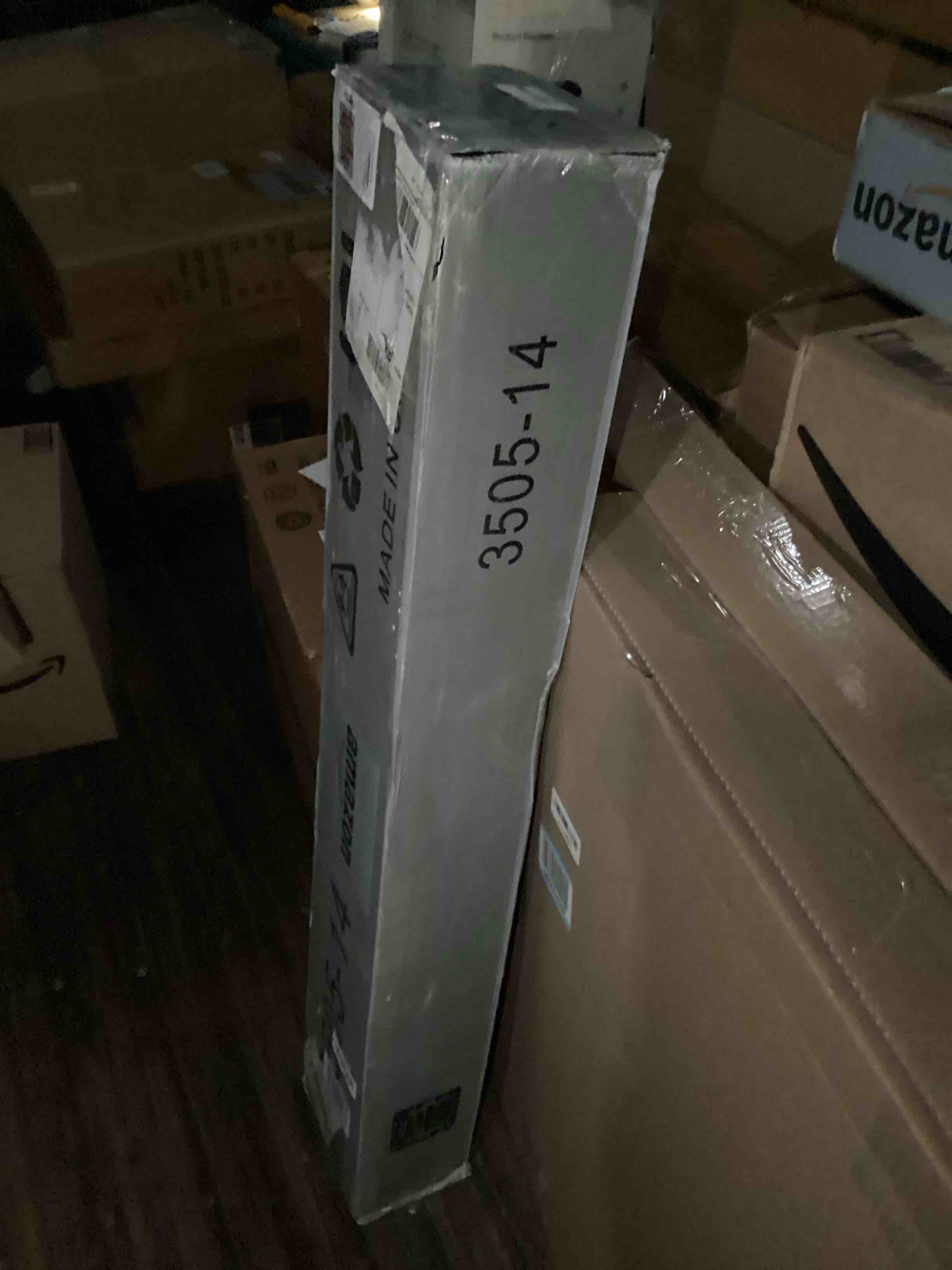 https://s3.amazonaws.com/lotting-images-prod/bidfta/PNK1220248_1741123778204.jpeg