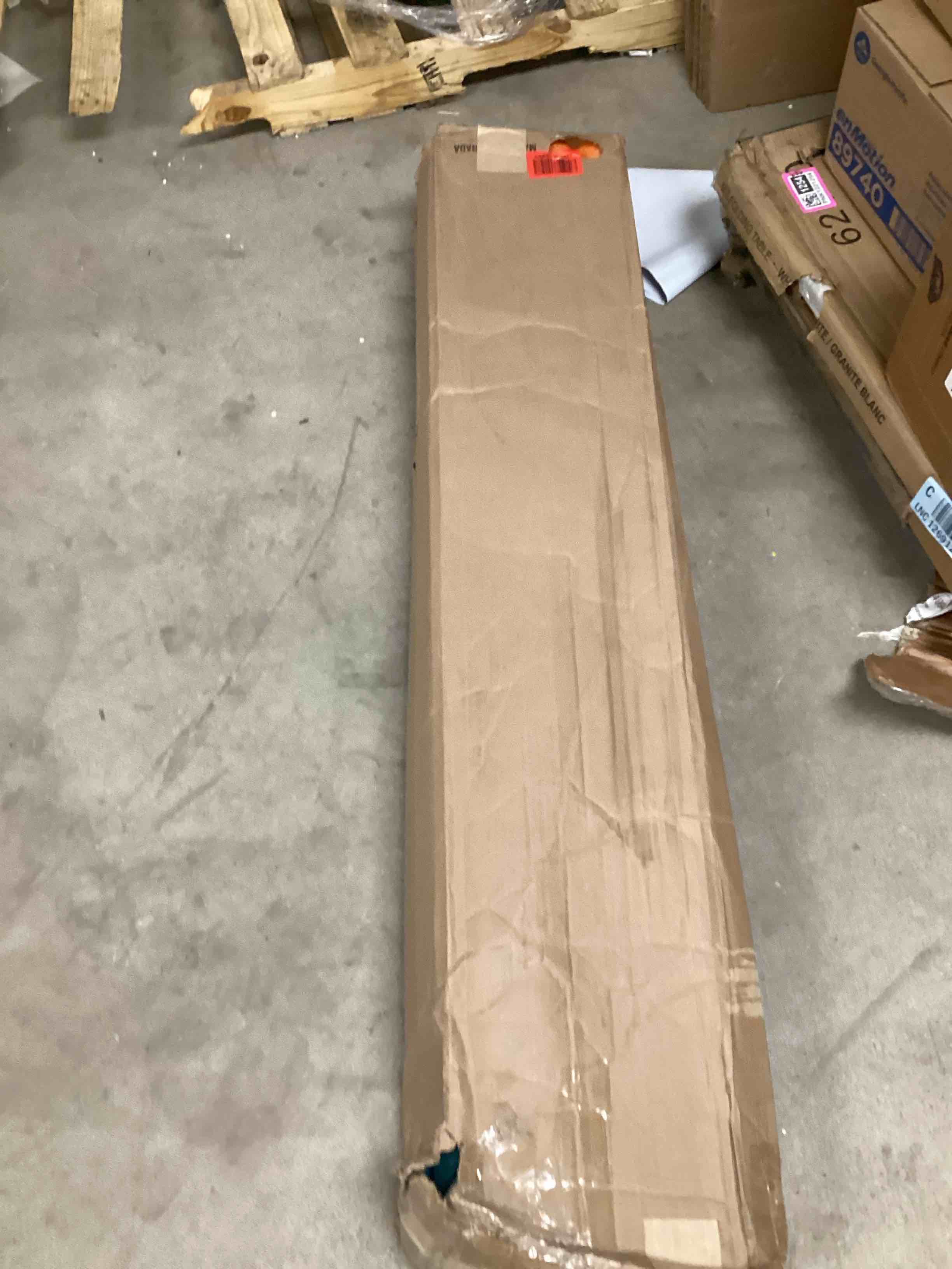 https://s3.amazonaws.com/lotting-images-prod/bidfta/PNK1221270_1745176321309.jpeg