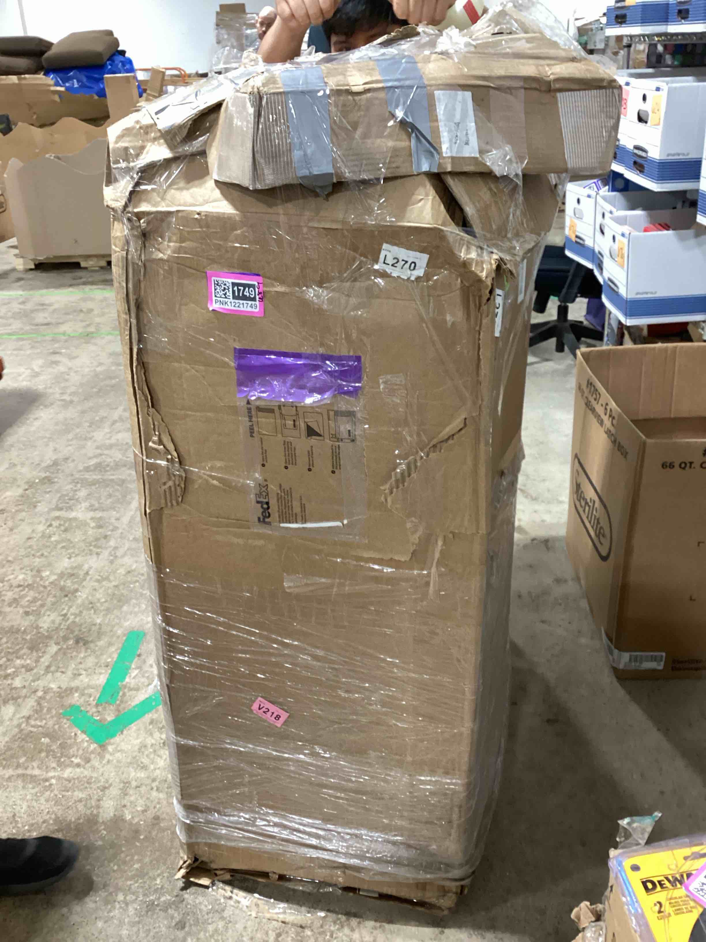 https://s3.amazonaws.com/lotting-images-prod/bidfta/PNK1221749_1745605090533.jpeg