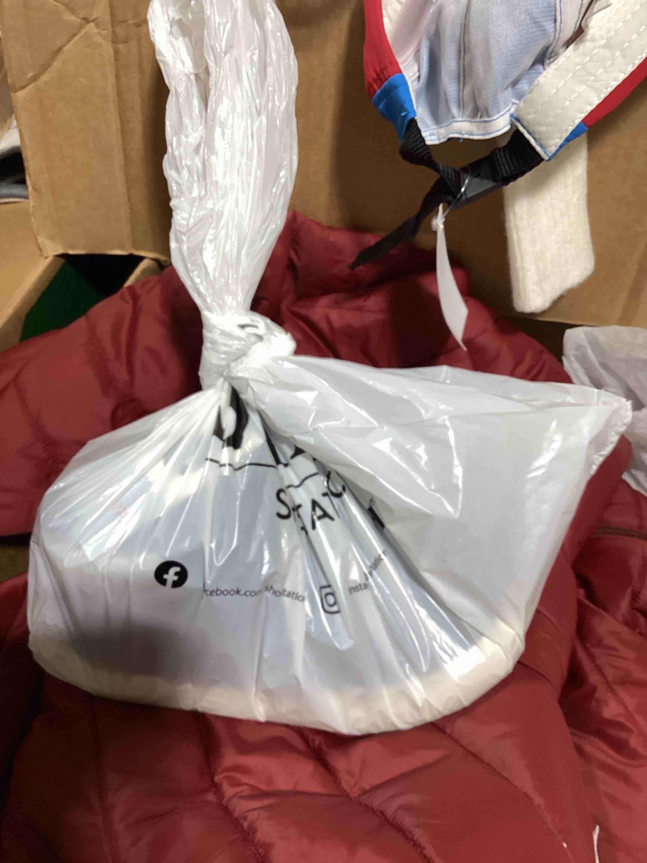 https://s3.amazonaws.com/lotting-images-prod/bidfta/PNK1221982_1745848179966.jpeg