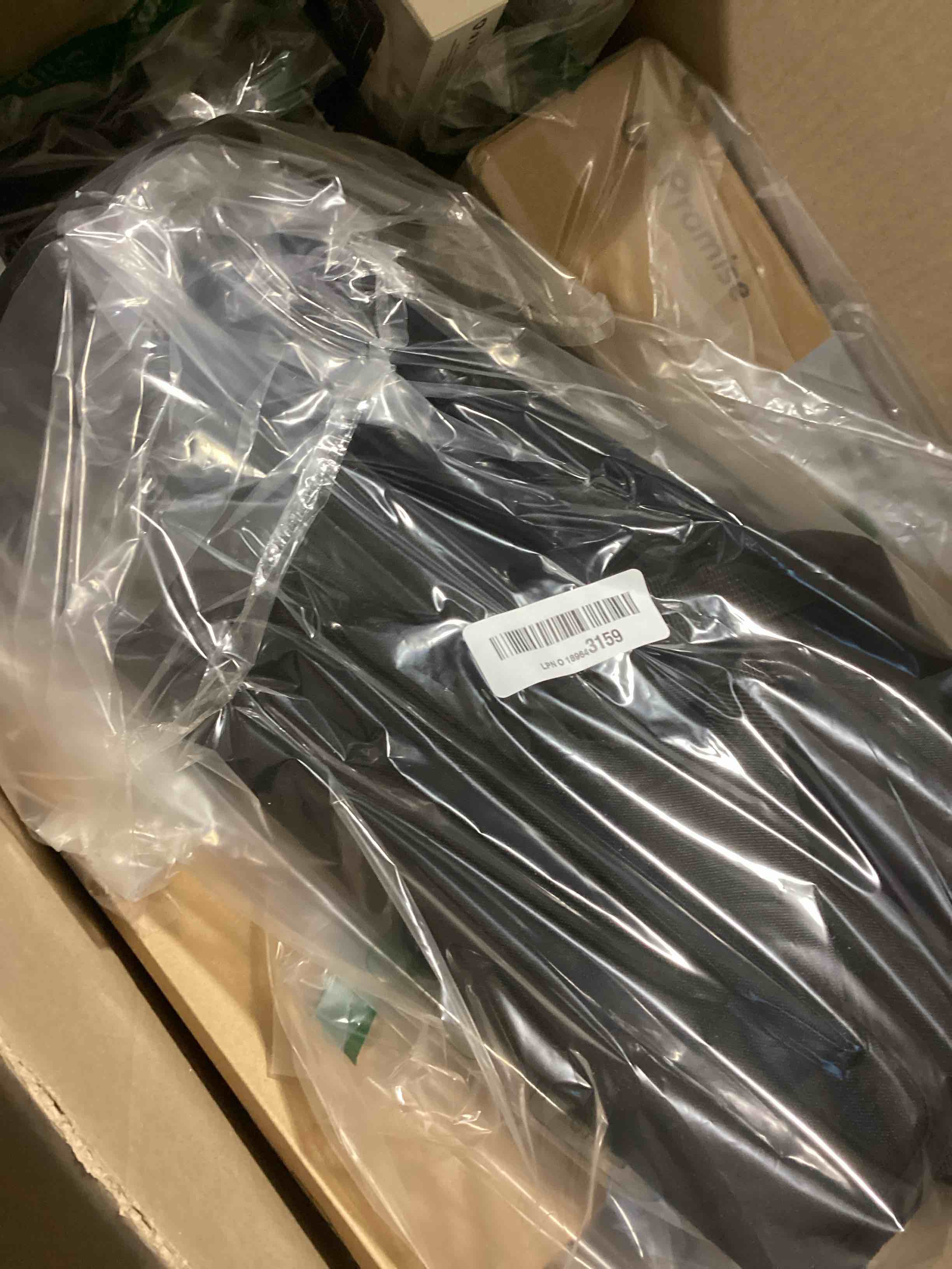 https://s3.amazonaws.com/lotting-images-prod/bidfta/PNK1225845_1735939504846.jpeg