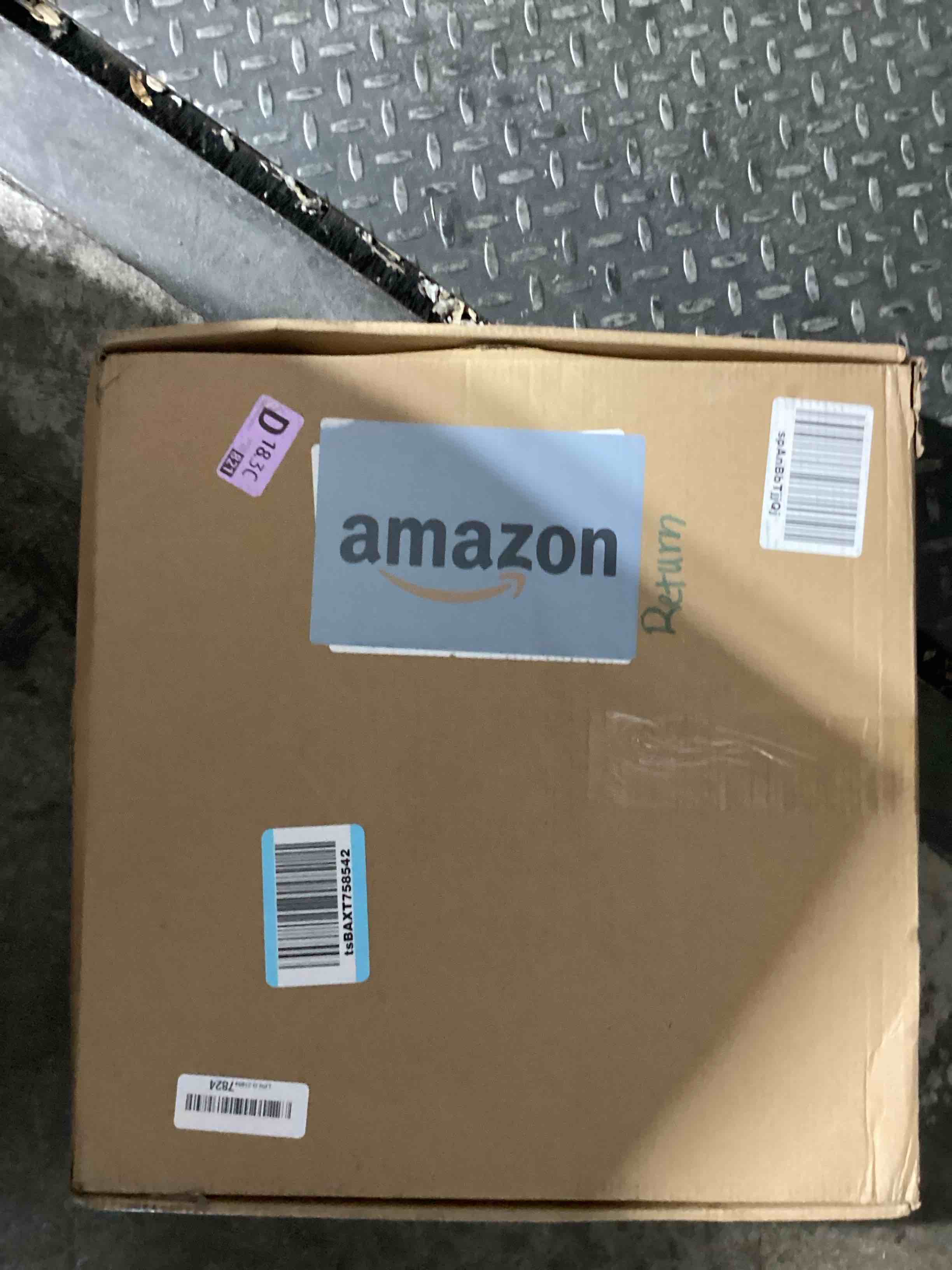 https://s3.amazonaws.com/lotting-images-prod/bidfta/PNK1228584_1759771852503.jpeg