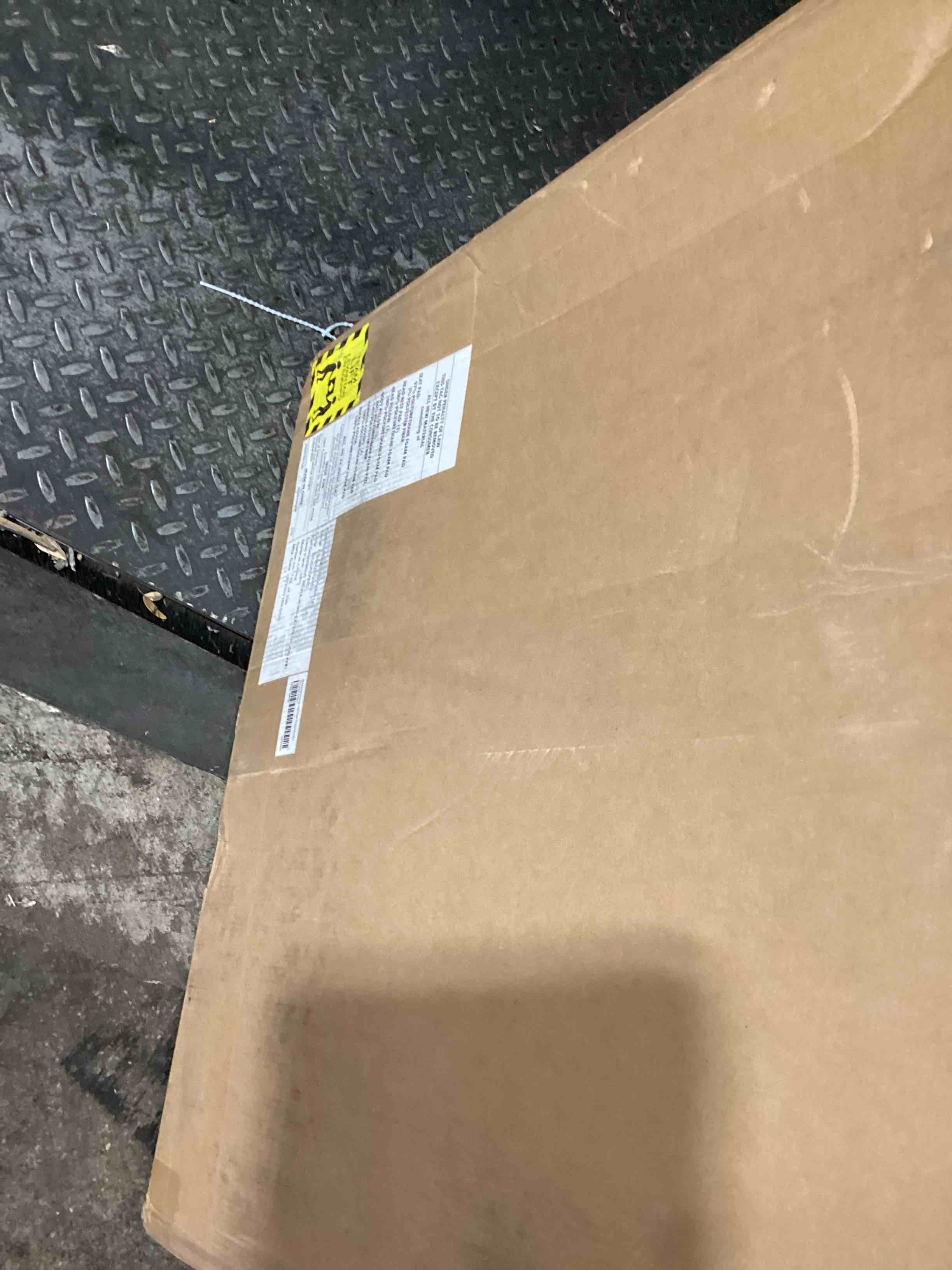 https://s3.amazonaws.com/lotting-images-prod/bidfta/PNK1228594_1759774131646.jpeg