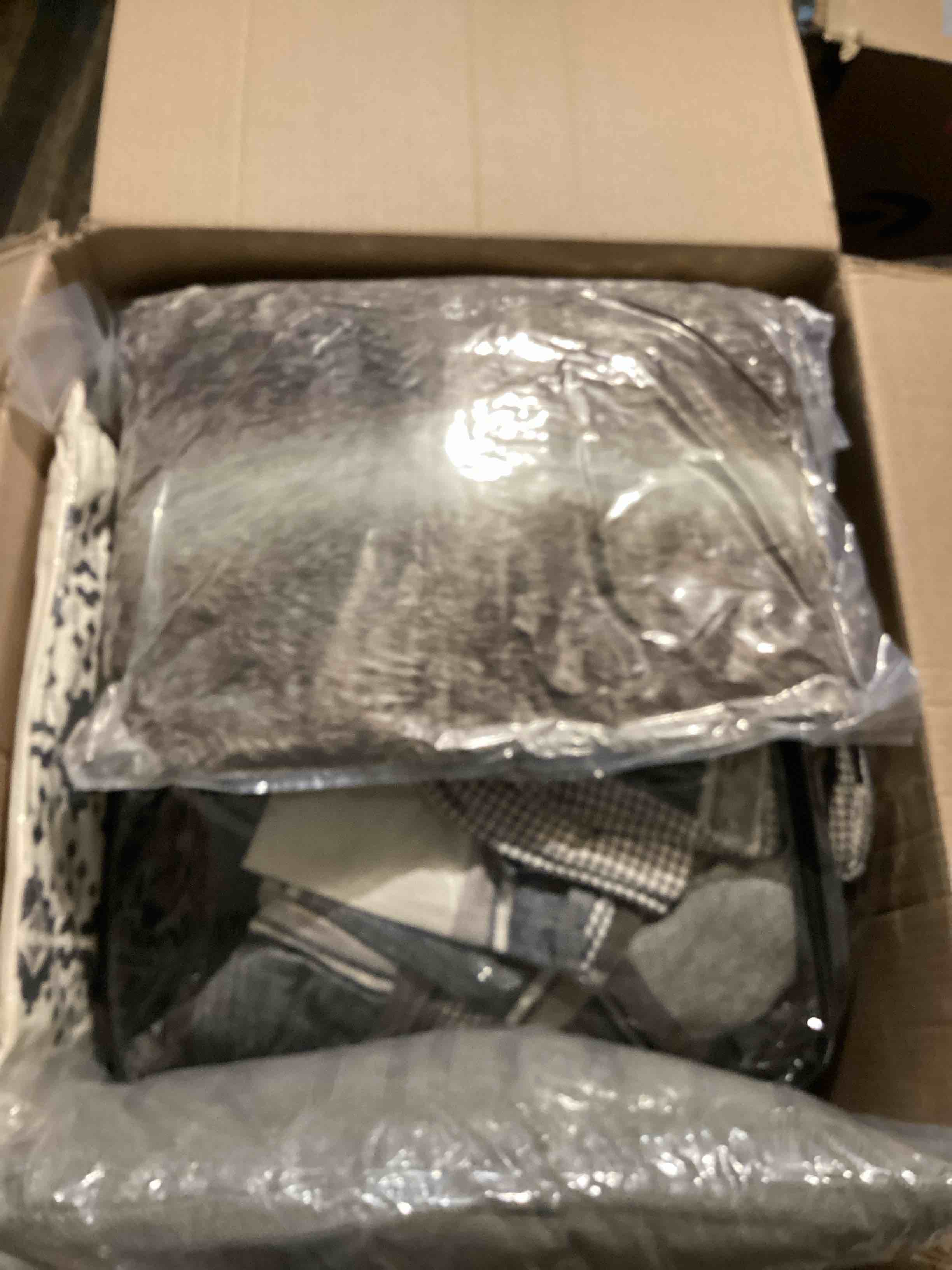 https://s3.amazonaws.com/lotting-images-prod/bidfta/PNK1228785_1759863328216.jpeg