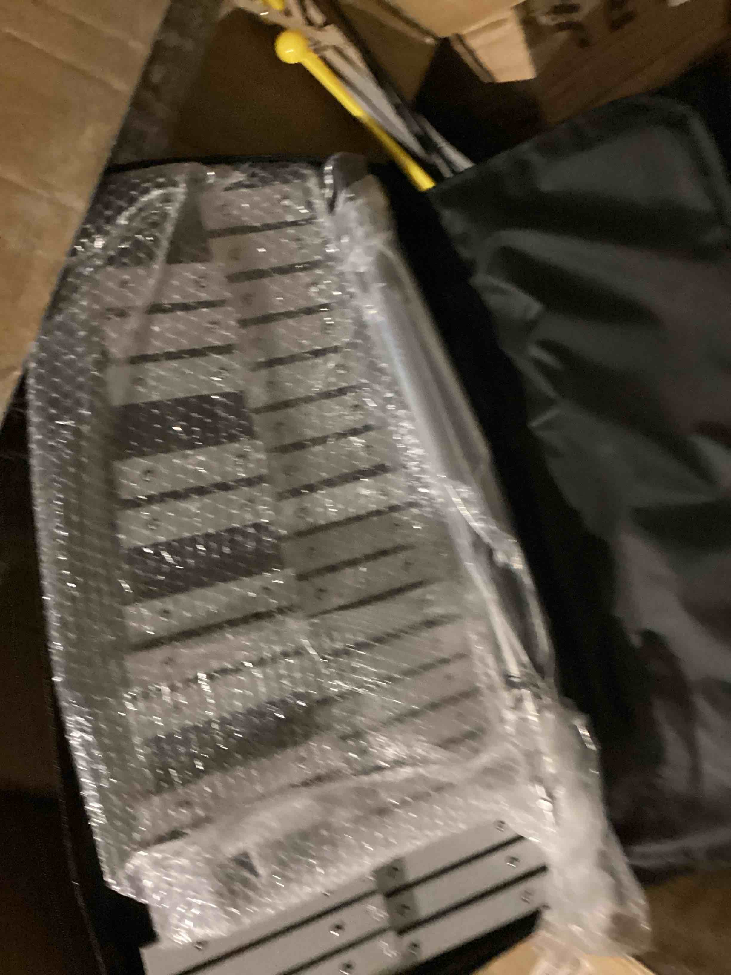 https://s3.amazonaws.com/lotting-images-prod/bidfta/PNK1228799_1759861668794.jpeg