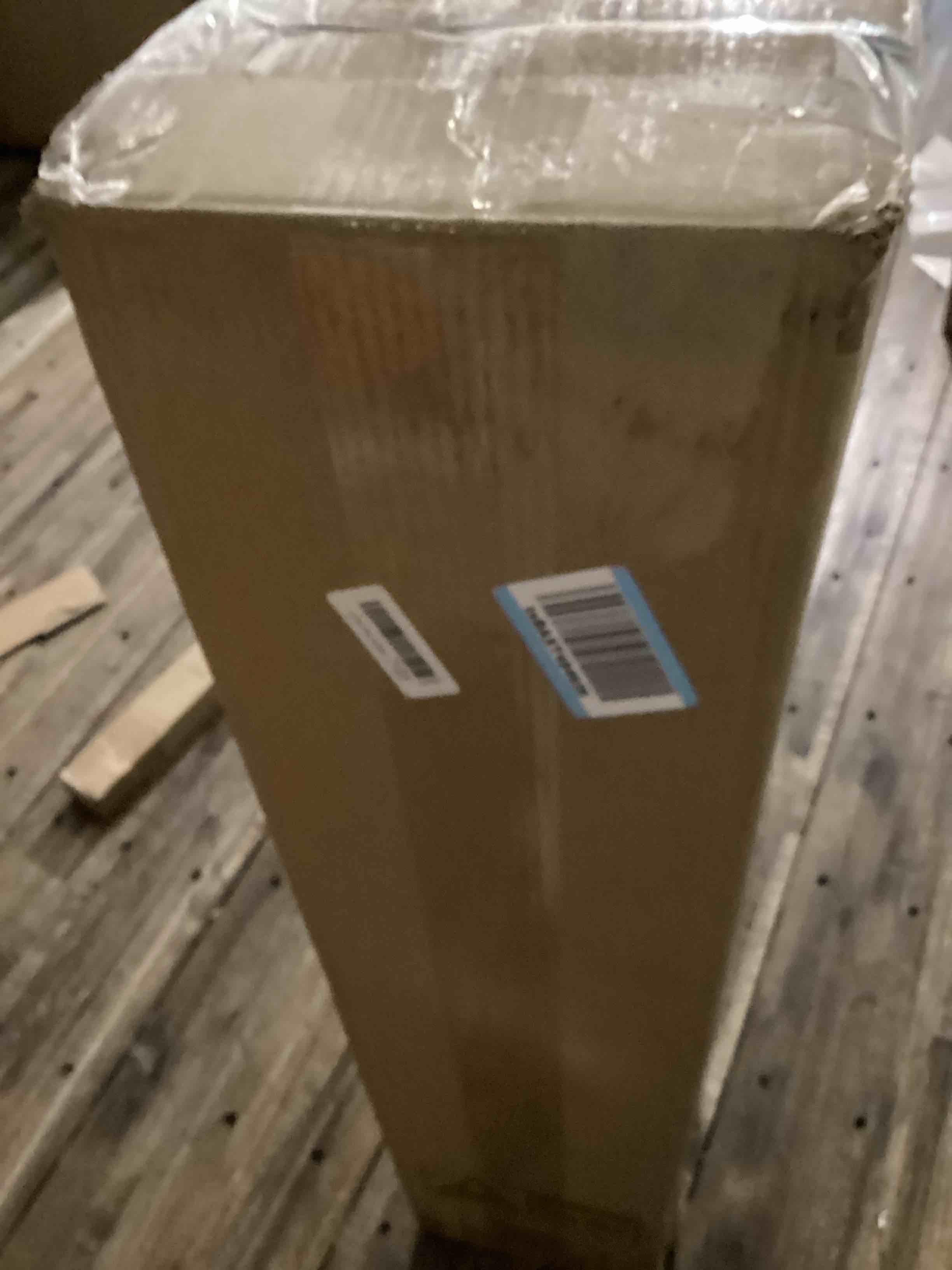 https://s3.amazonaws.com/lotting-images-prod/bidfta/PNK1229122_1759949299631.jpeg