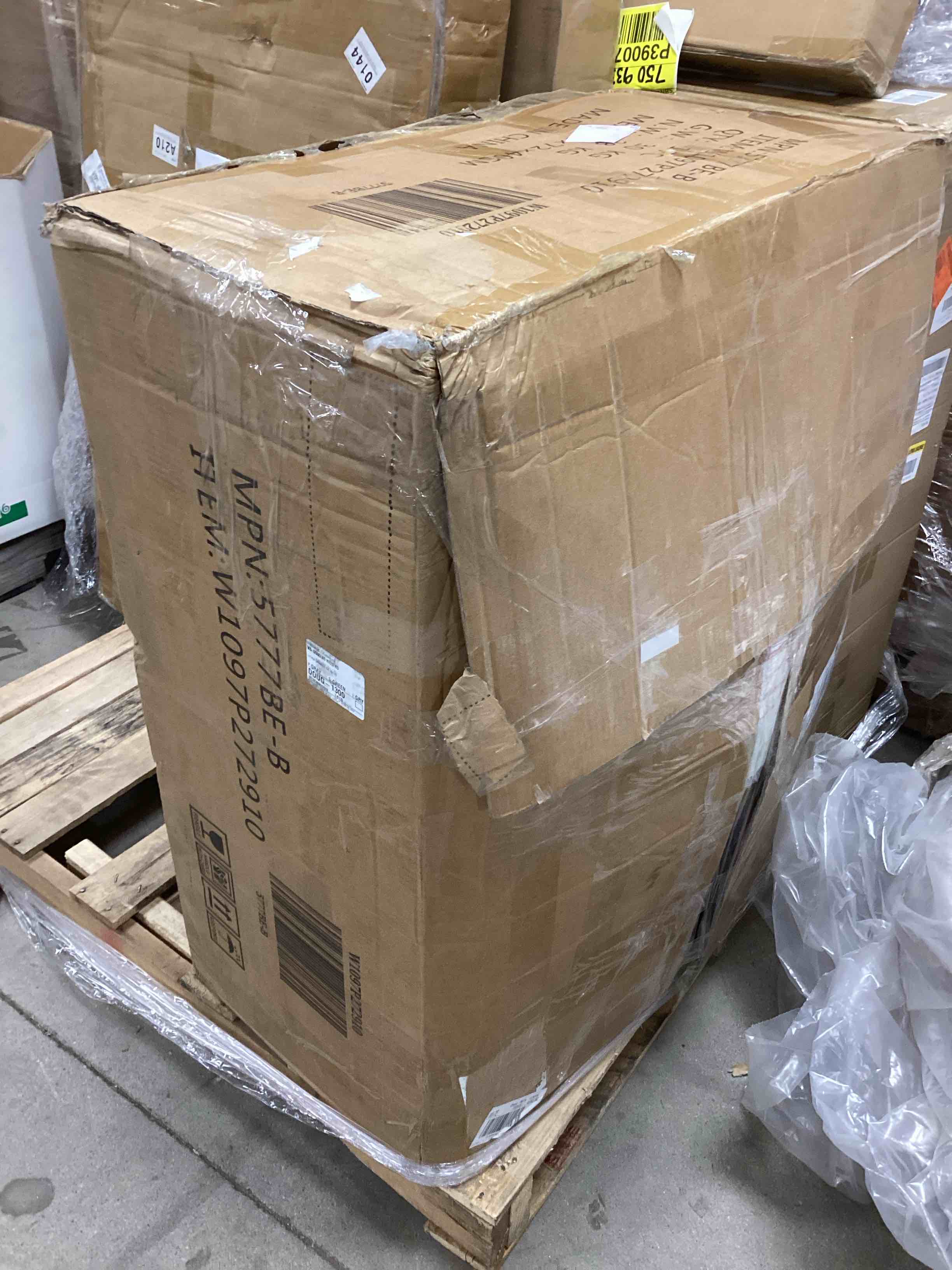 https://s3.amazonaws.com/lotting-images-prod/bidfta/PNK1229400_1760363956429.jpeg