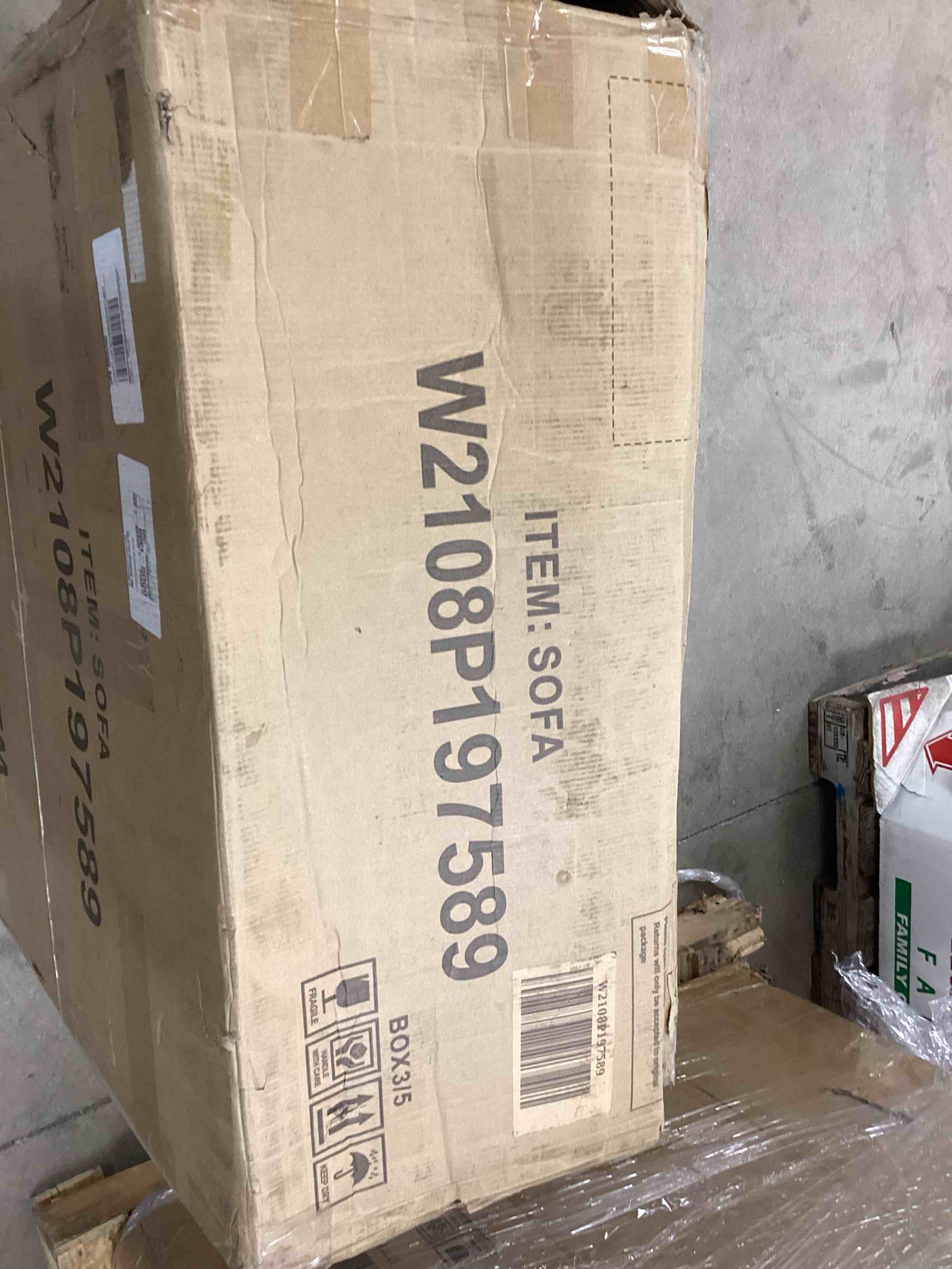 https://s3.amazonaws.com/lotting-images-prod/bidfta/PNK1229403_1760363252613.jpeg