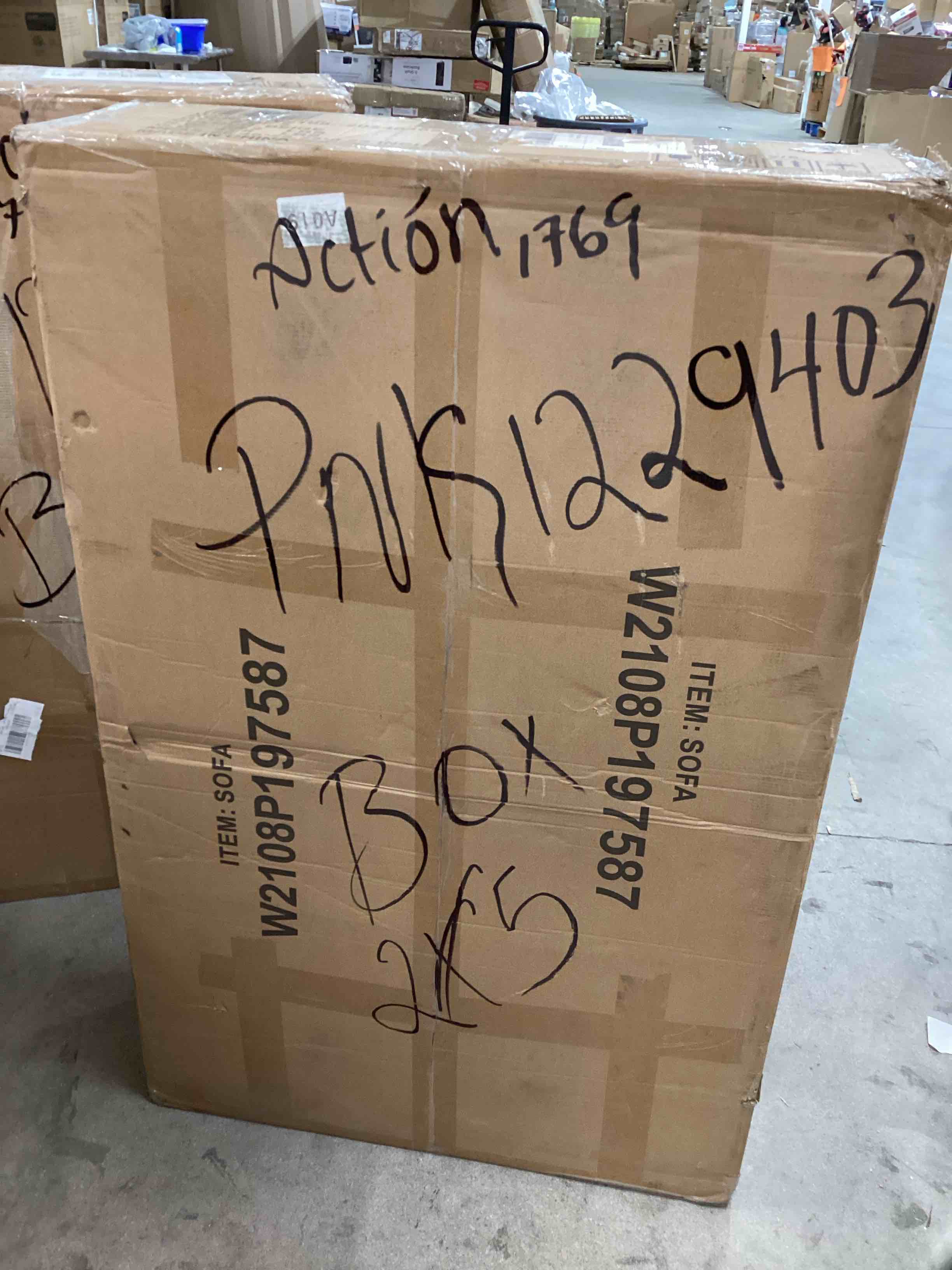 https://s3.amazonaws.com/lotting-images-prod/bidfta/PNK1229403_1760372529994.jpeg