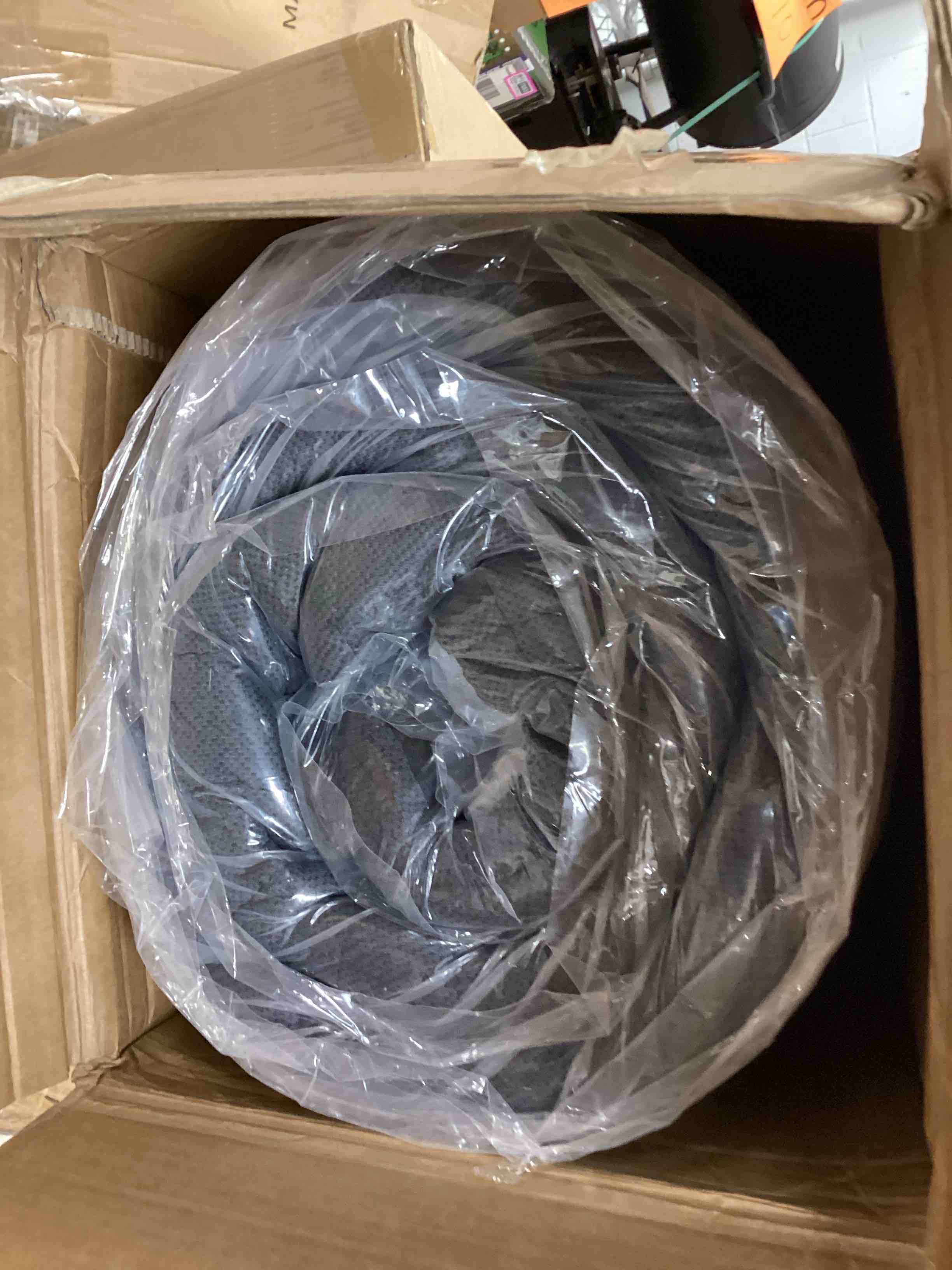https://s3.amazonaws.com/lotting-images-prod/bidfta/PNK1229537_1760623103966.jpeg