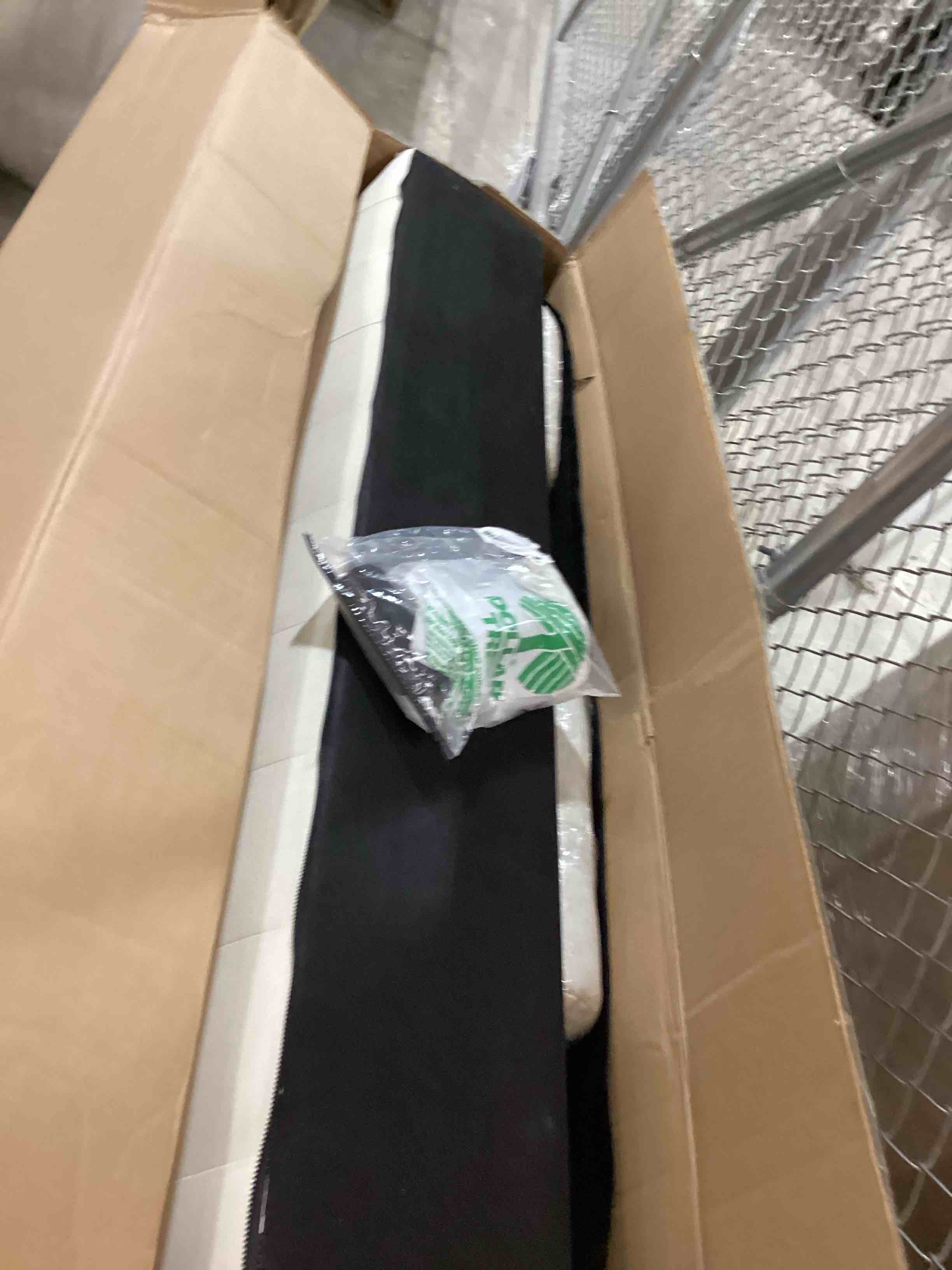 https://s3.amazonaws.com/lotting-images-prod/bidfta/PNK1229708_1760736854243.jpeg