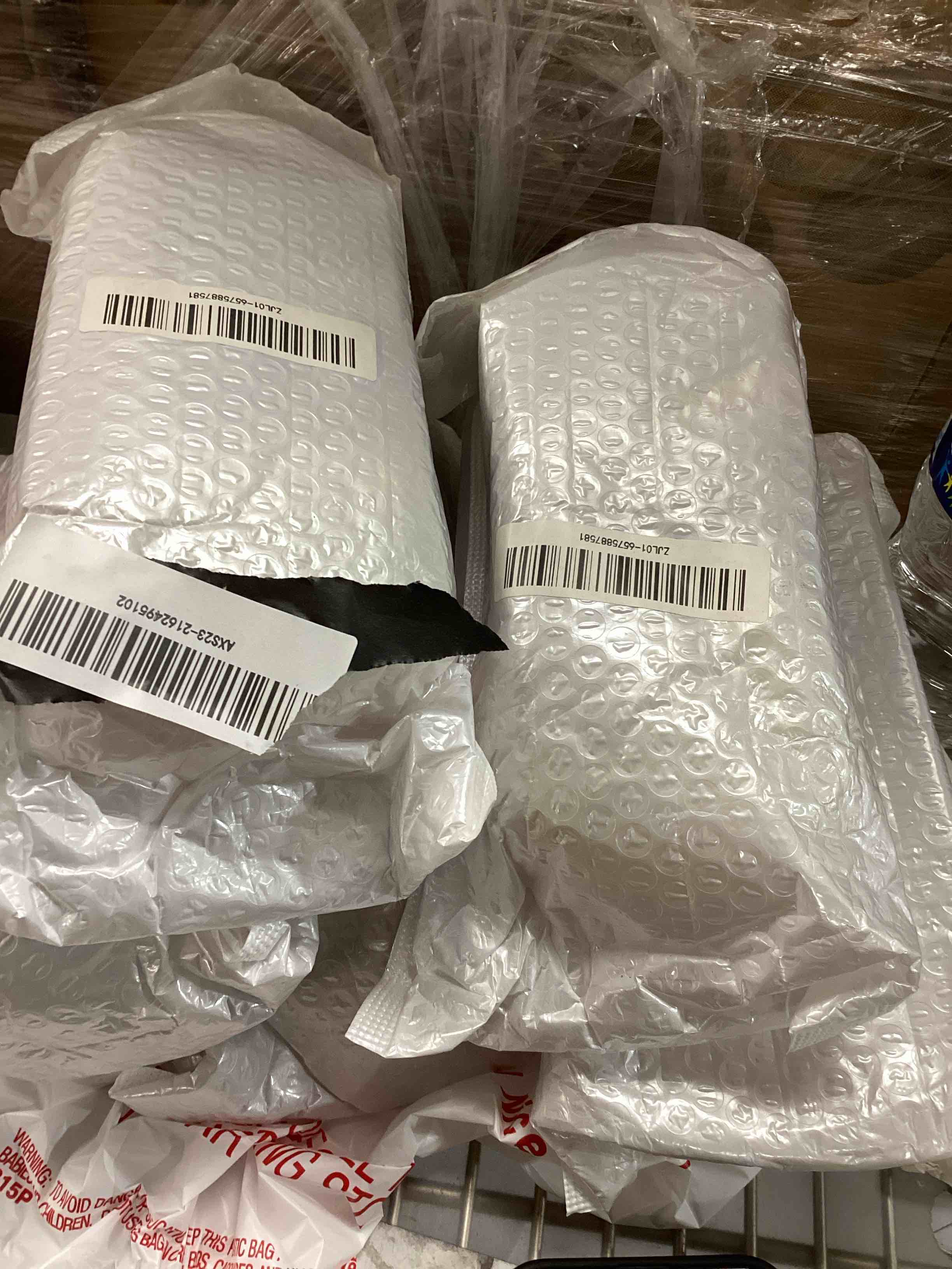 https://s3.amazonaws.com/lotting-images-prod/bidfta/PNK1229757_1760982444207.jpeg