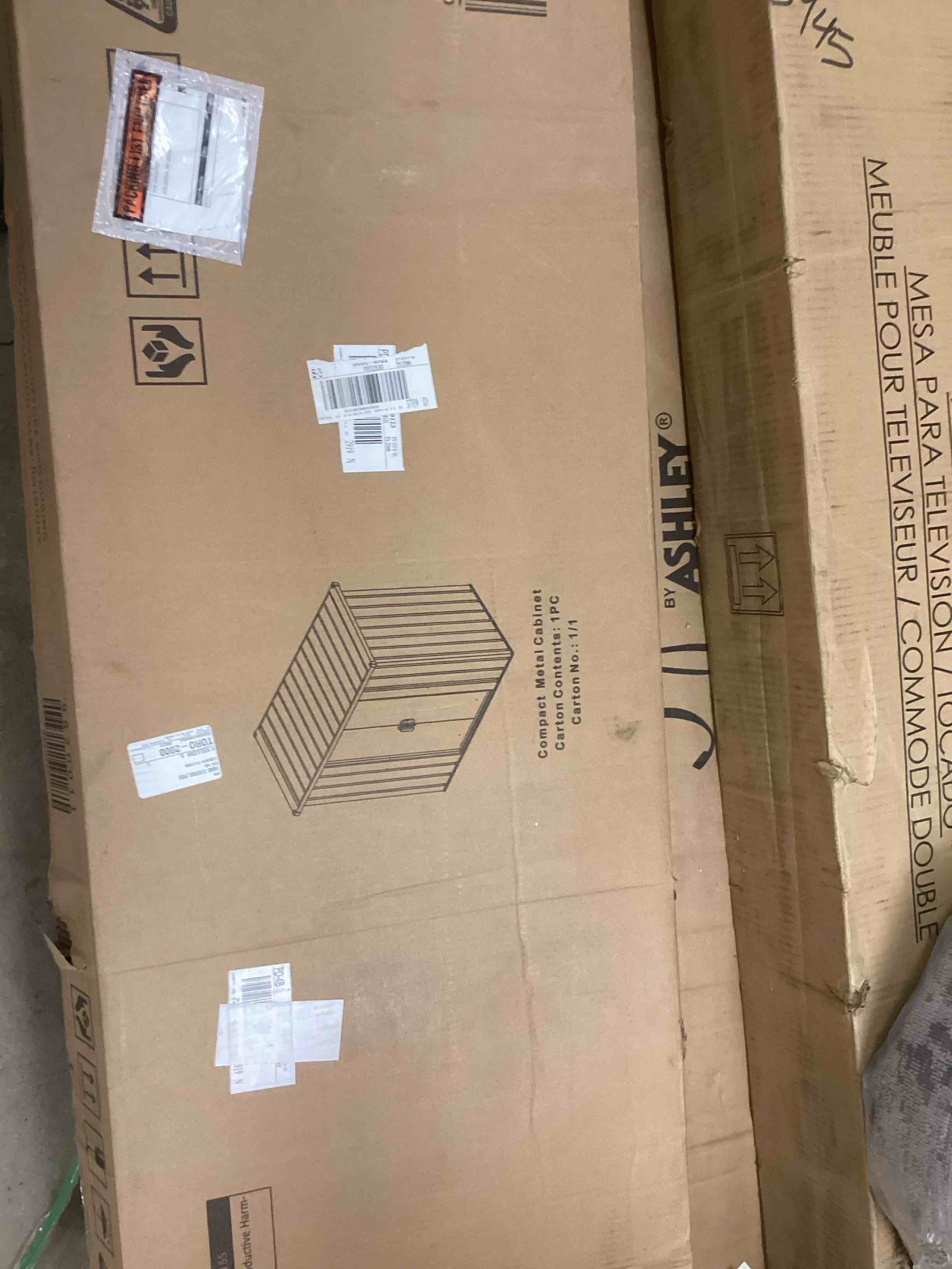 https://s3.amazonaws.com/lotting-images-prod/bidfta/PNK1231112_1756218978711.jpeg