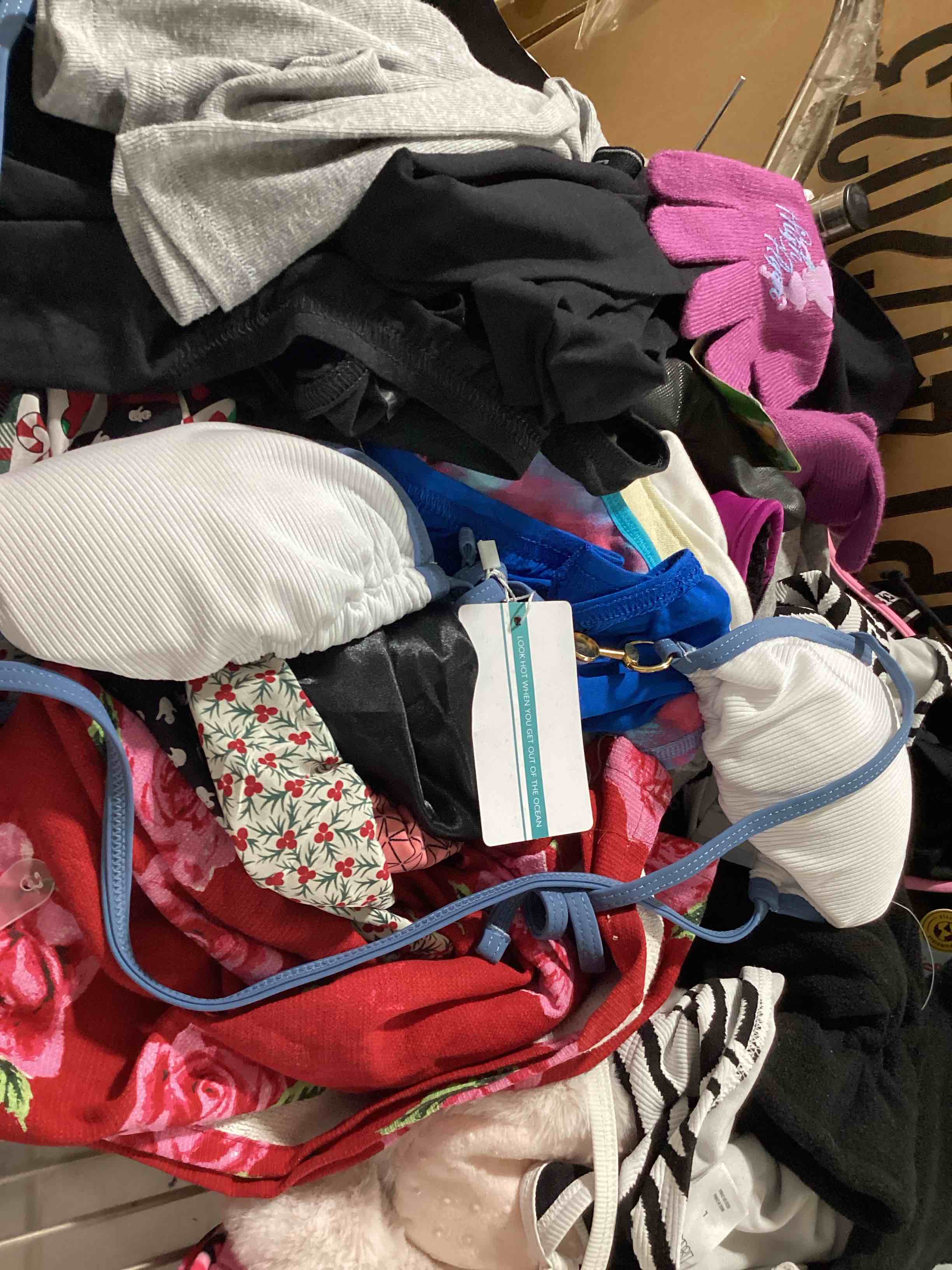 Assorted items  Of underpants, hats, gloves
