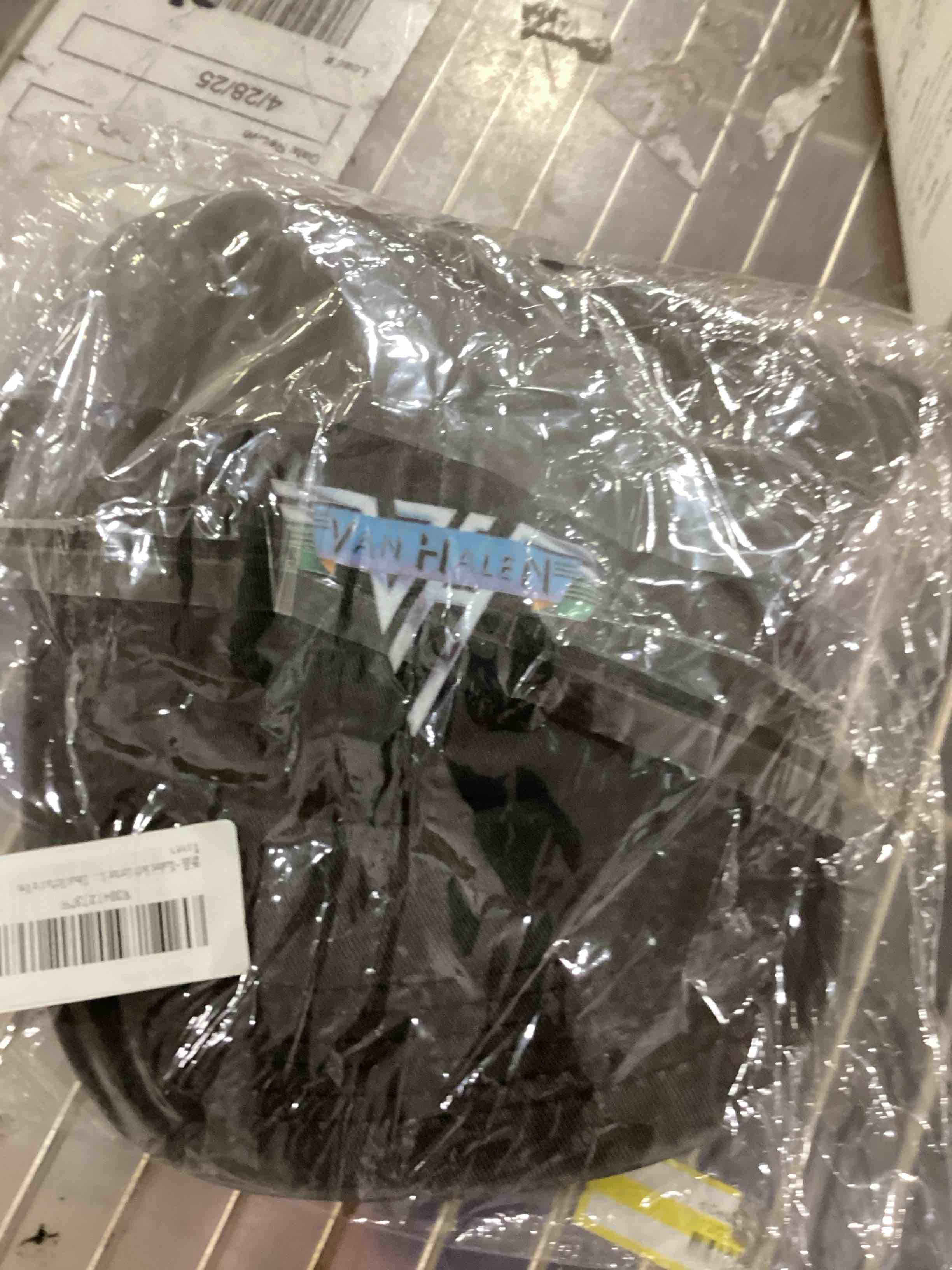 https://s3.amazonaws.com/lotting-images-prod/bidfta/PNK1231594_1756735439889.jpeg