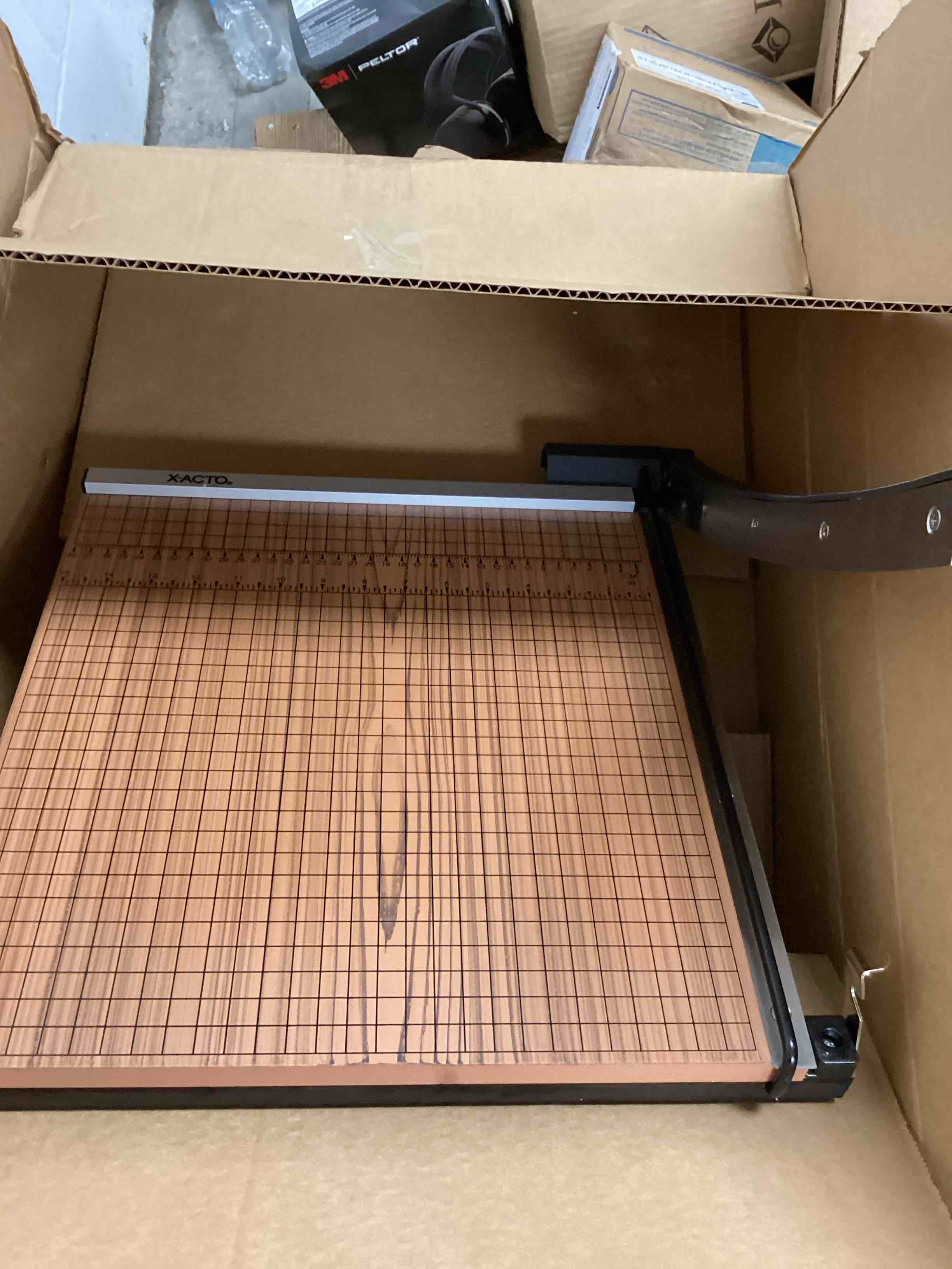 guillotine paper trimmer -