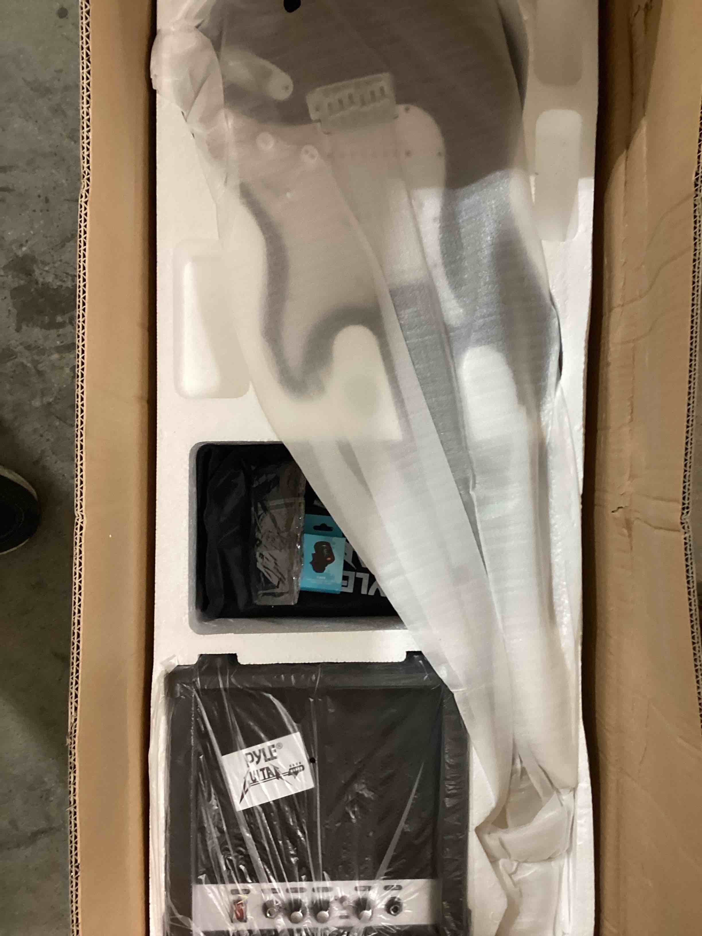 https://s3.amazonaws.com/lotting-images-prod/bidfta/PNK1232221_1756997829166.jpeg