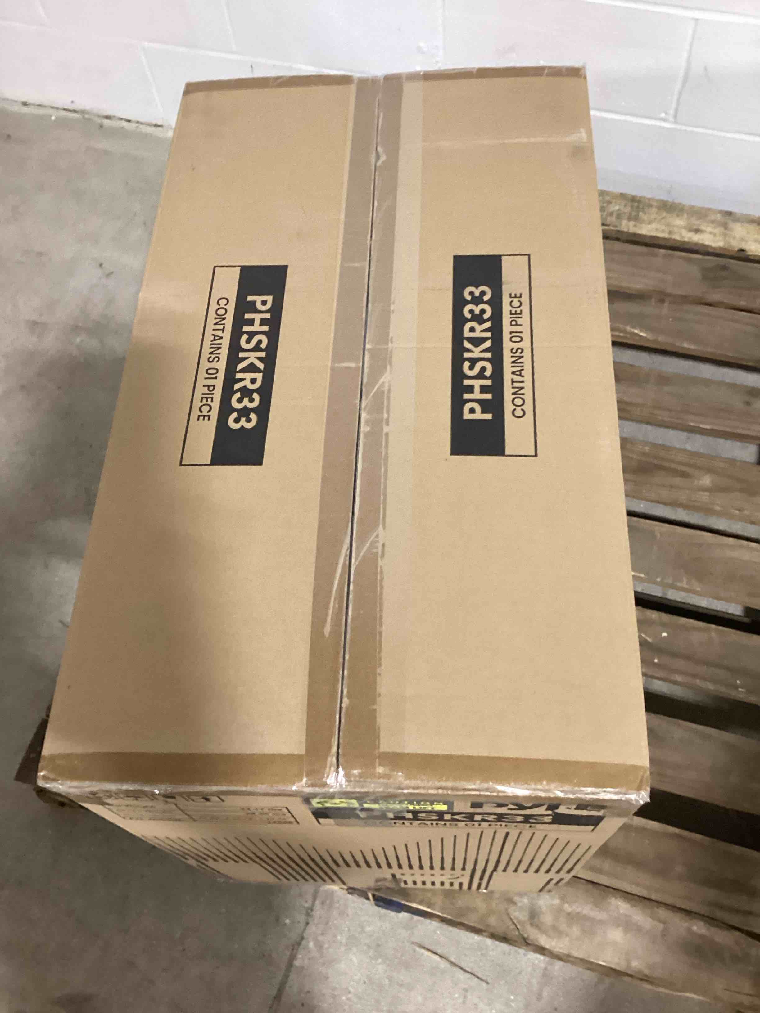 https://s3.amazonaws.com/lotting-images-prod/bidfta/PNK1232289_1757081512903.jpeg