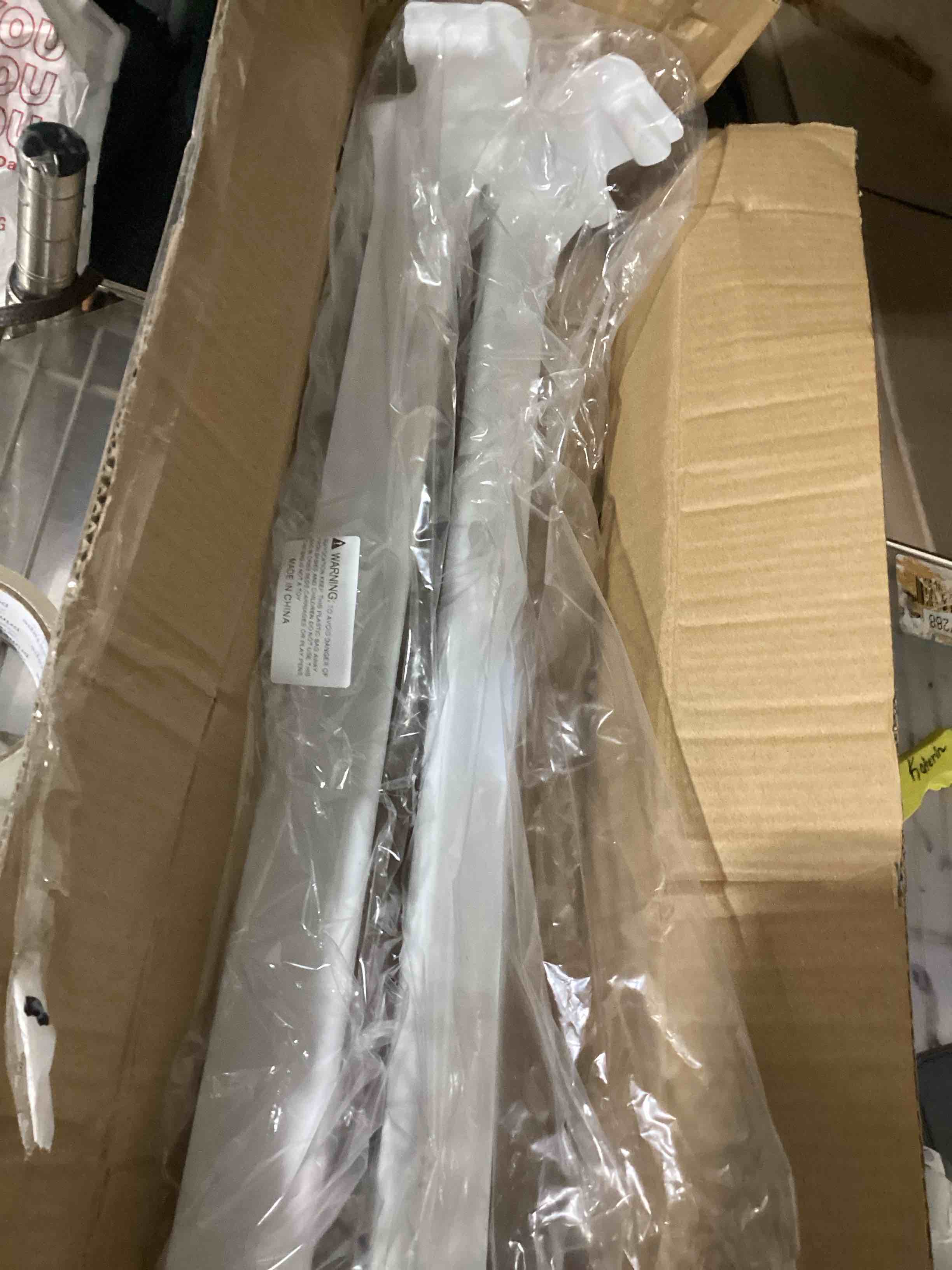 https://s3.amazonaws.com/lotting-images-prod/bidfta/PNK1232513_1757342707755.jpeg