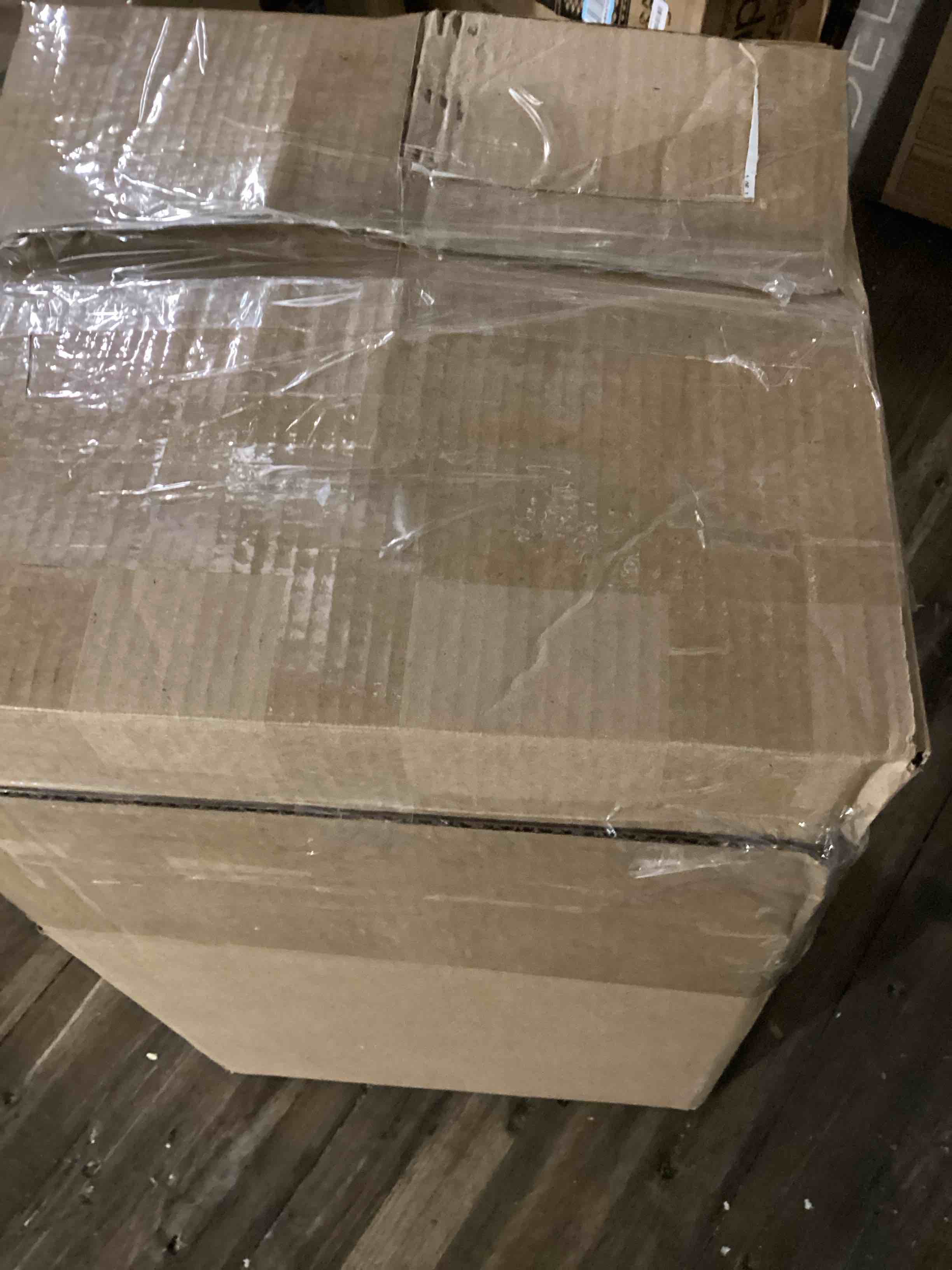 https://s3.amazonaws.com/lotting-images-prod/bidfta/PNK1233048_1757685932827.jpeg