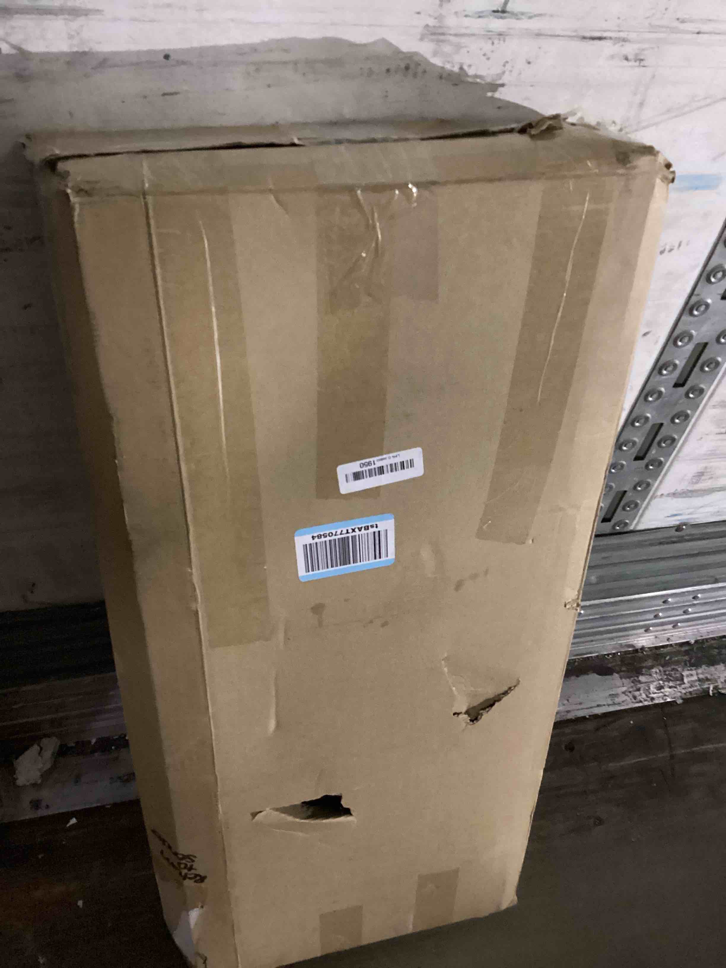 https://s3.amazonaws.com/lotting-images-prod/bidfta/PNK1233053_1757685203871.jpeg