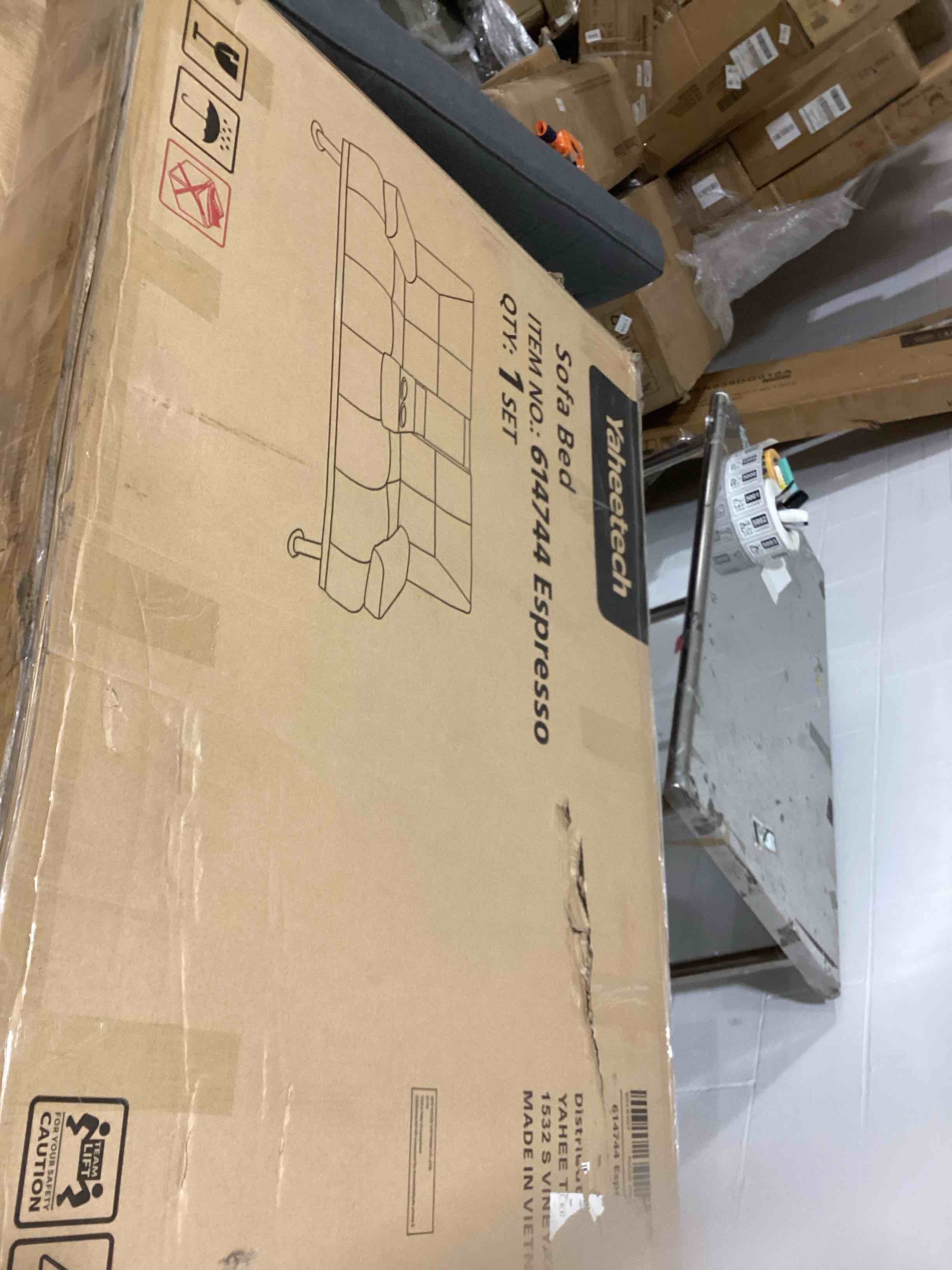 https://s3.amazonaws.com/lotting-images-prod/bidfta/PNK1233100_1757950681305.jpeg