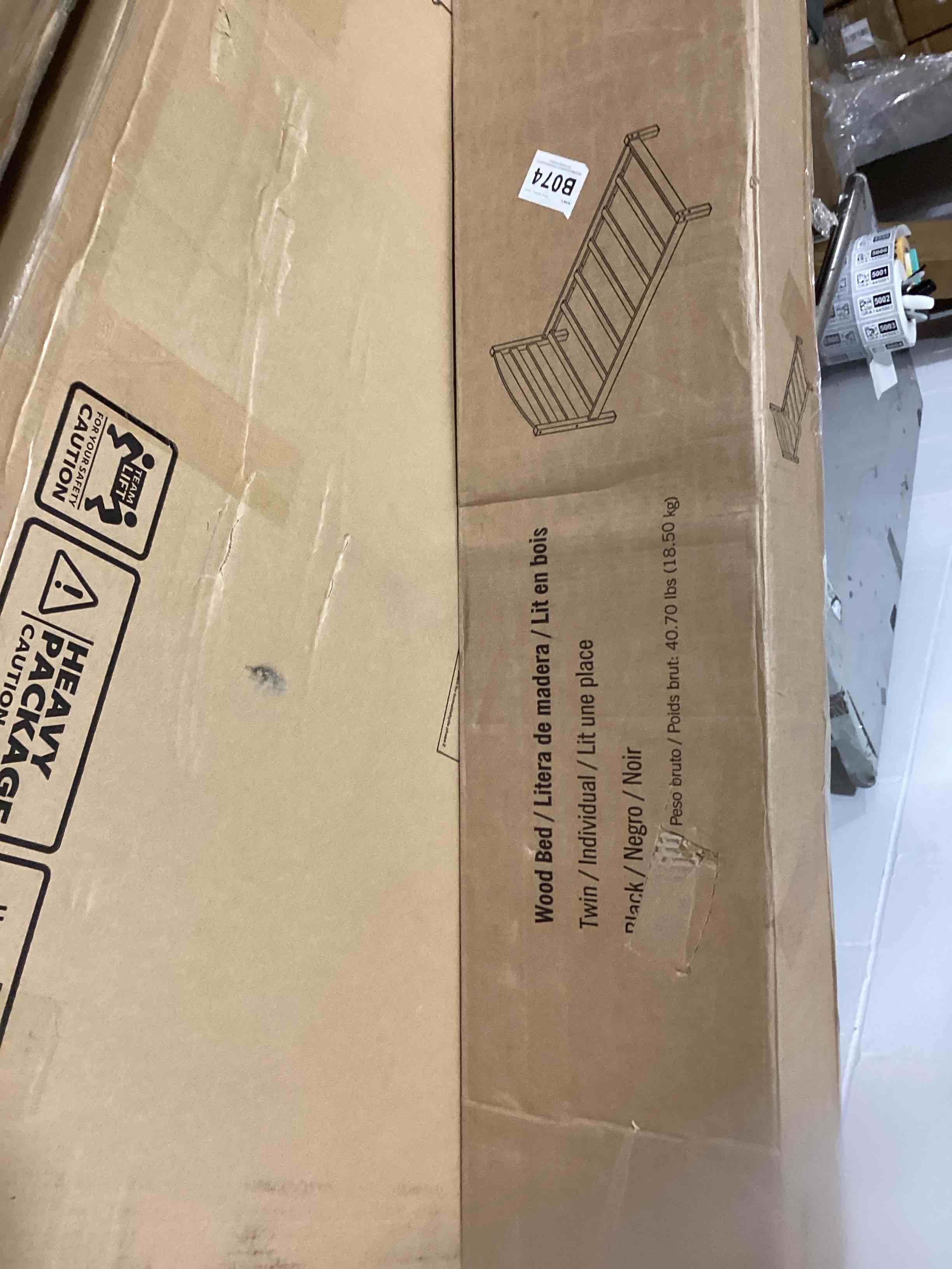 https://s3.amazonaws.com/lotting-images-prod/bidfta/PNK1233101_1757950467254.jpeg