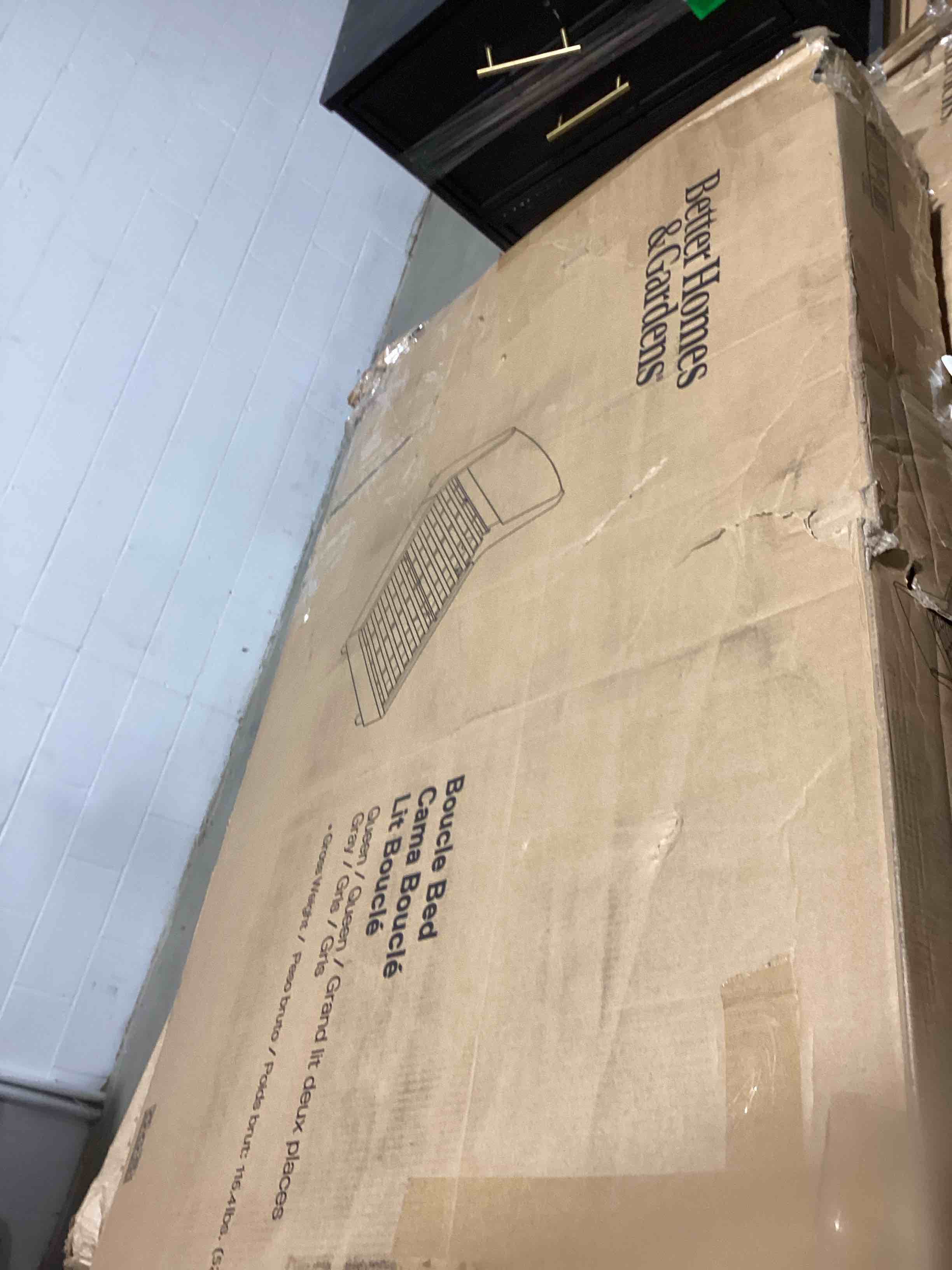 https://s3.amazonaws.com/lotting-images-prod/bidfta/PNK1233109_1757947952740.jpeg