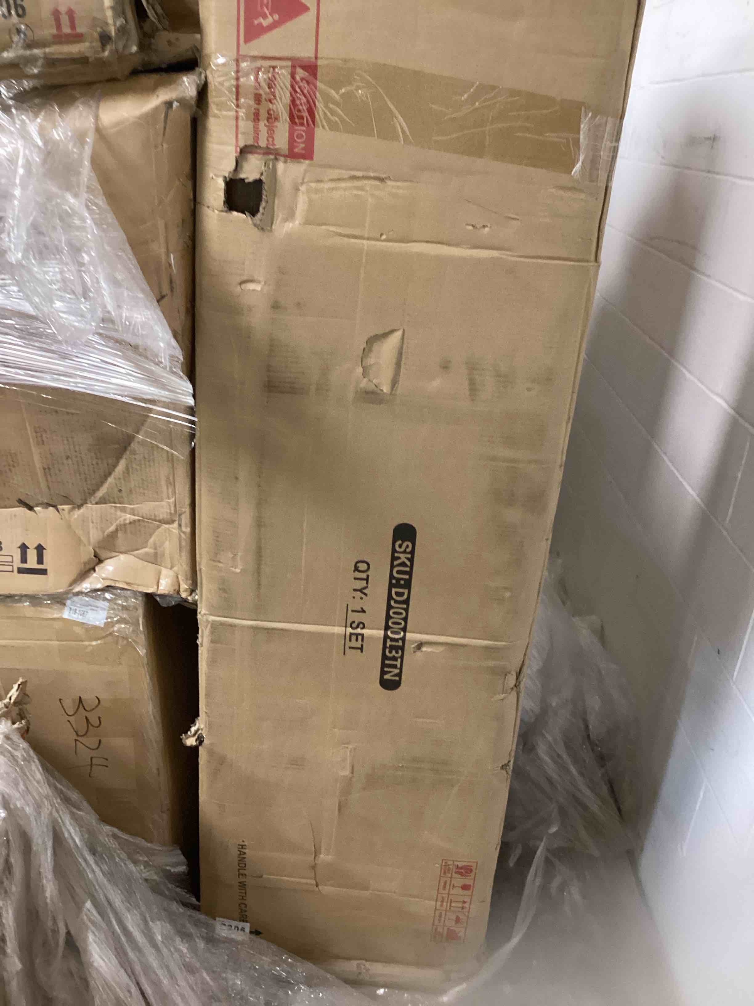 https://s3.amazonaws.com/lotting-images-prod/bidfta/PNK1233222_1758032527702.jpeg