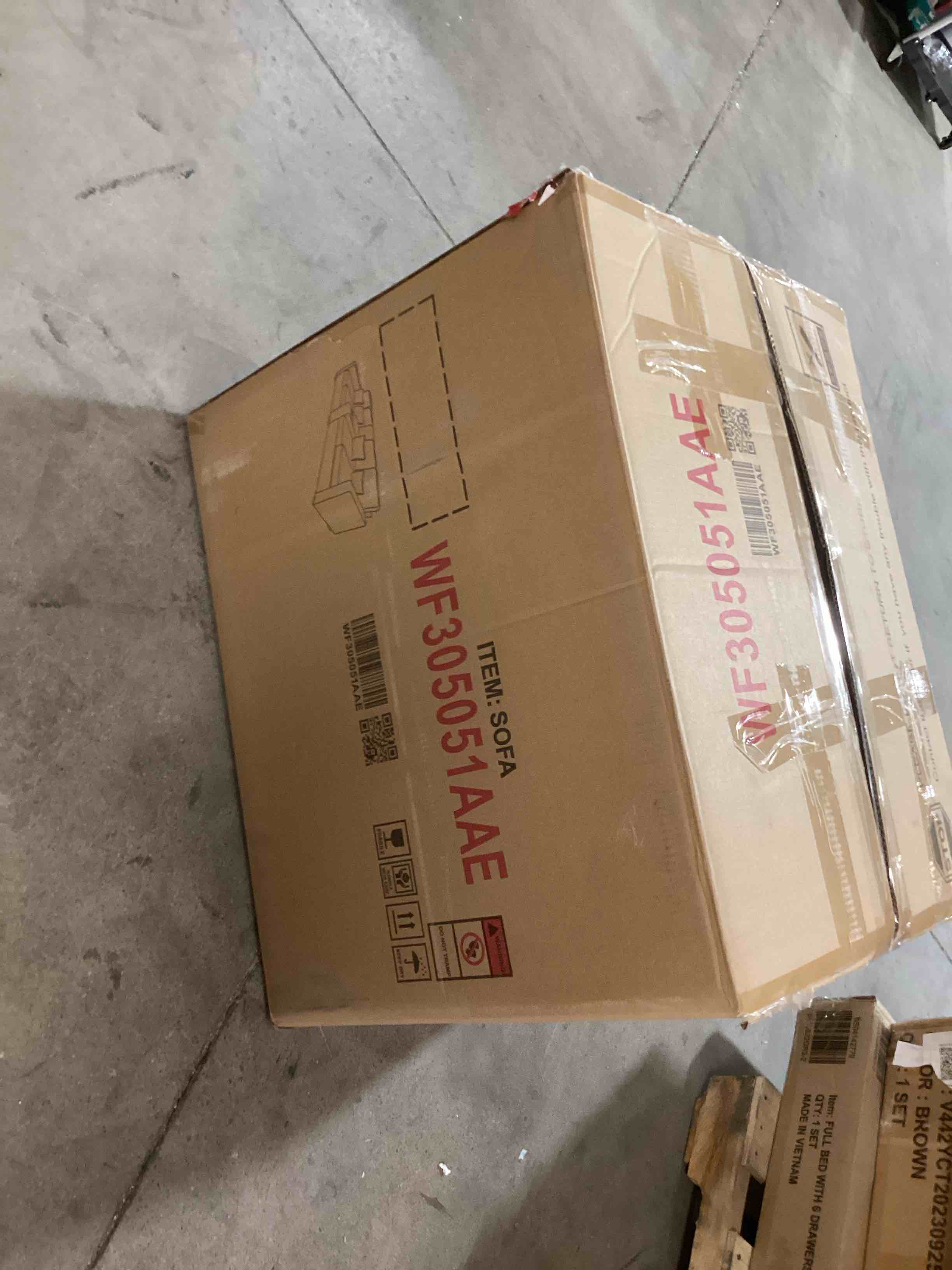 https://s3.amazonaws.com/lotting-images-prod/bidfta/PNK1233397_1758124392891.jpeg