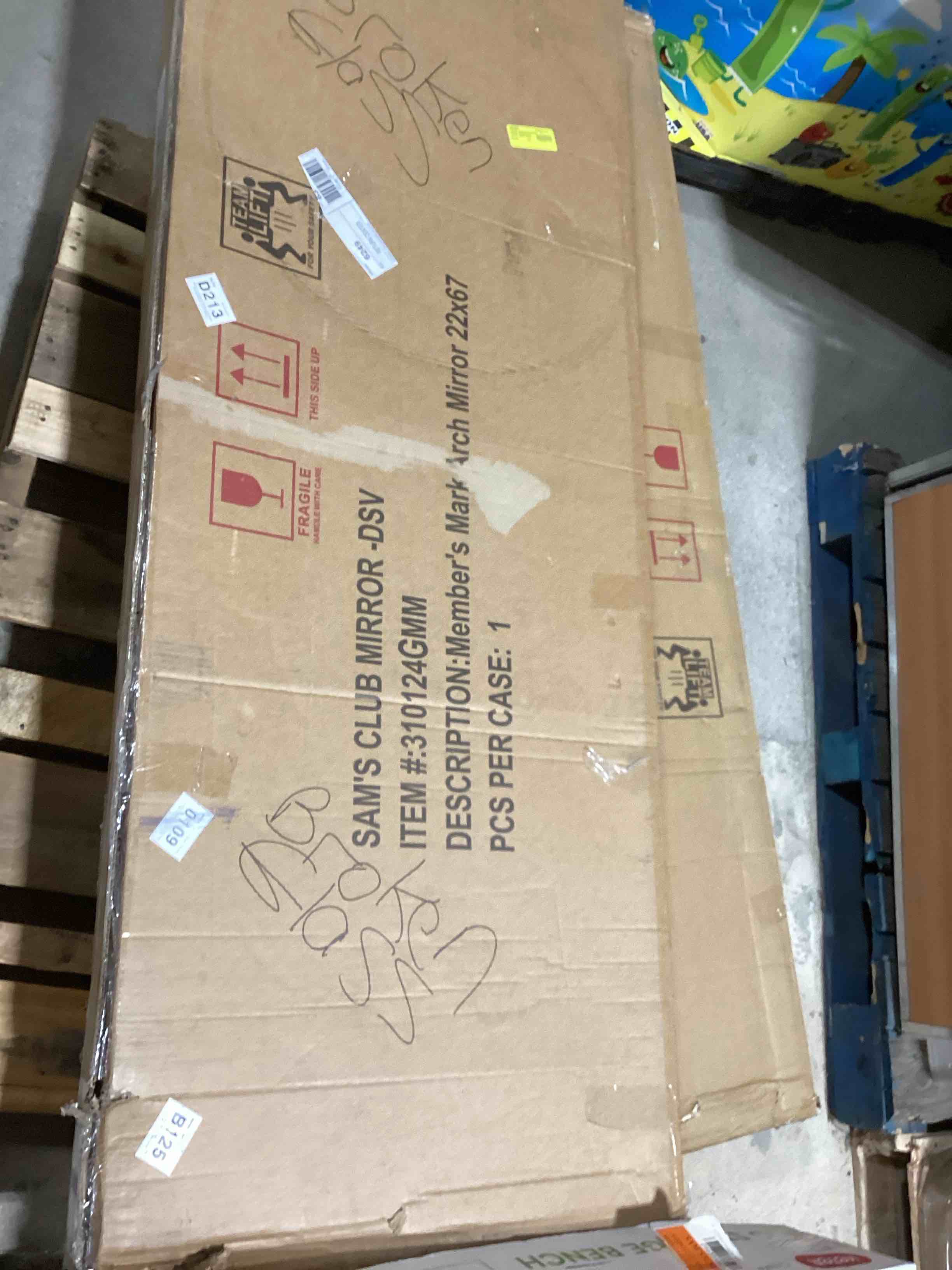 https://s3.amazonaws.com/lotting-images-prod/bidfta/PNK1233514_1758220125180.jpeg