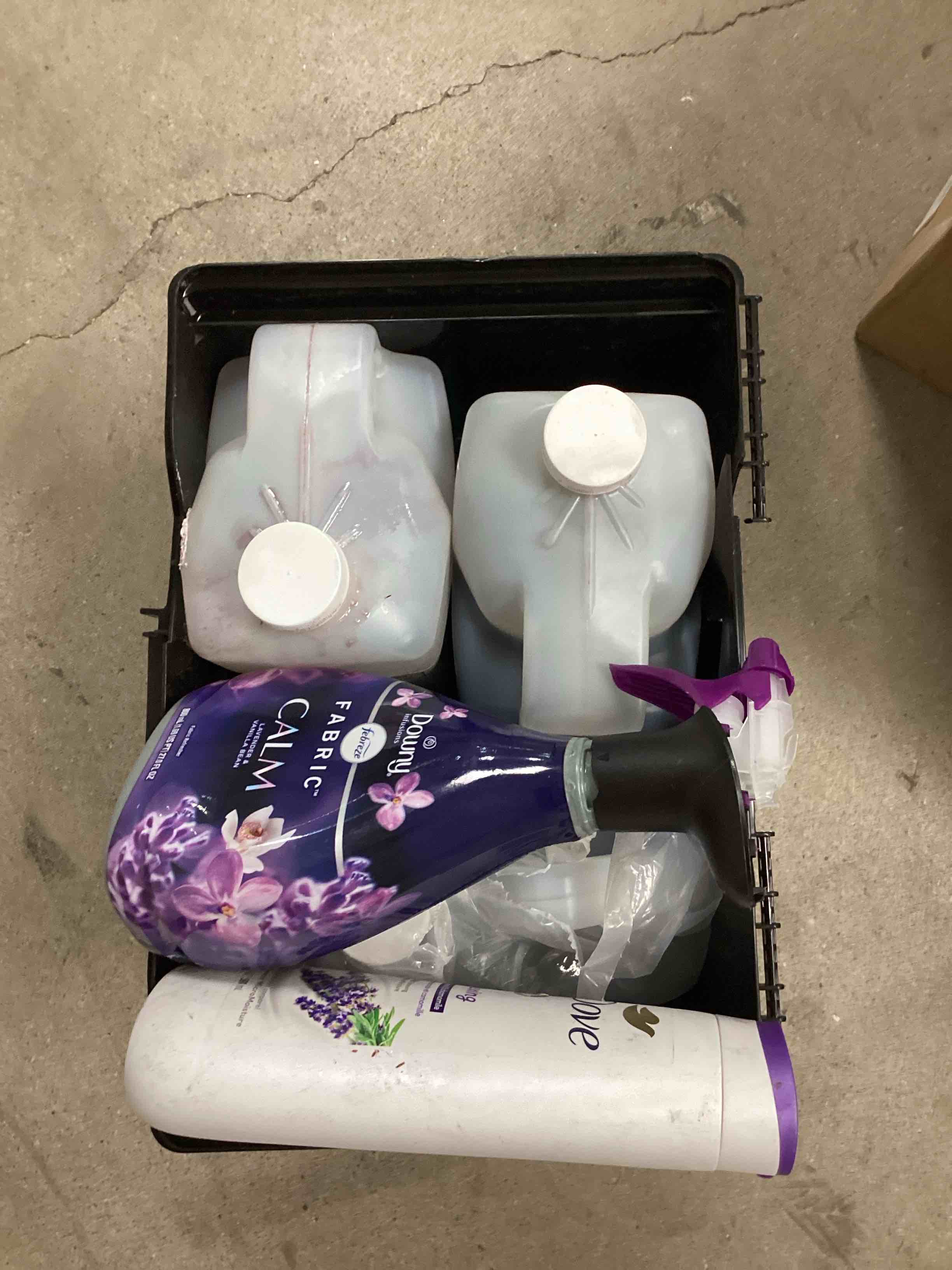 Assorted items Washer cleaner, Downy,