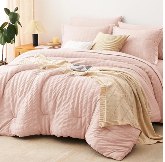 Seersucker Textured Comforter Set Size Full / Queen