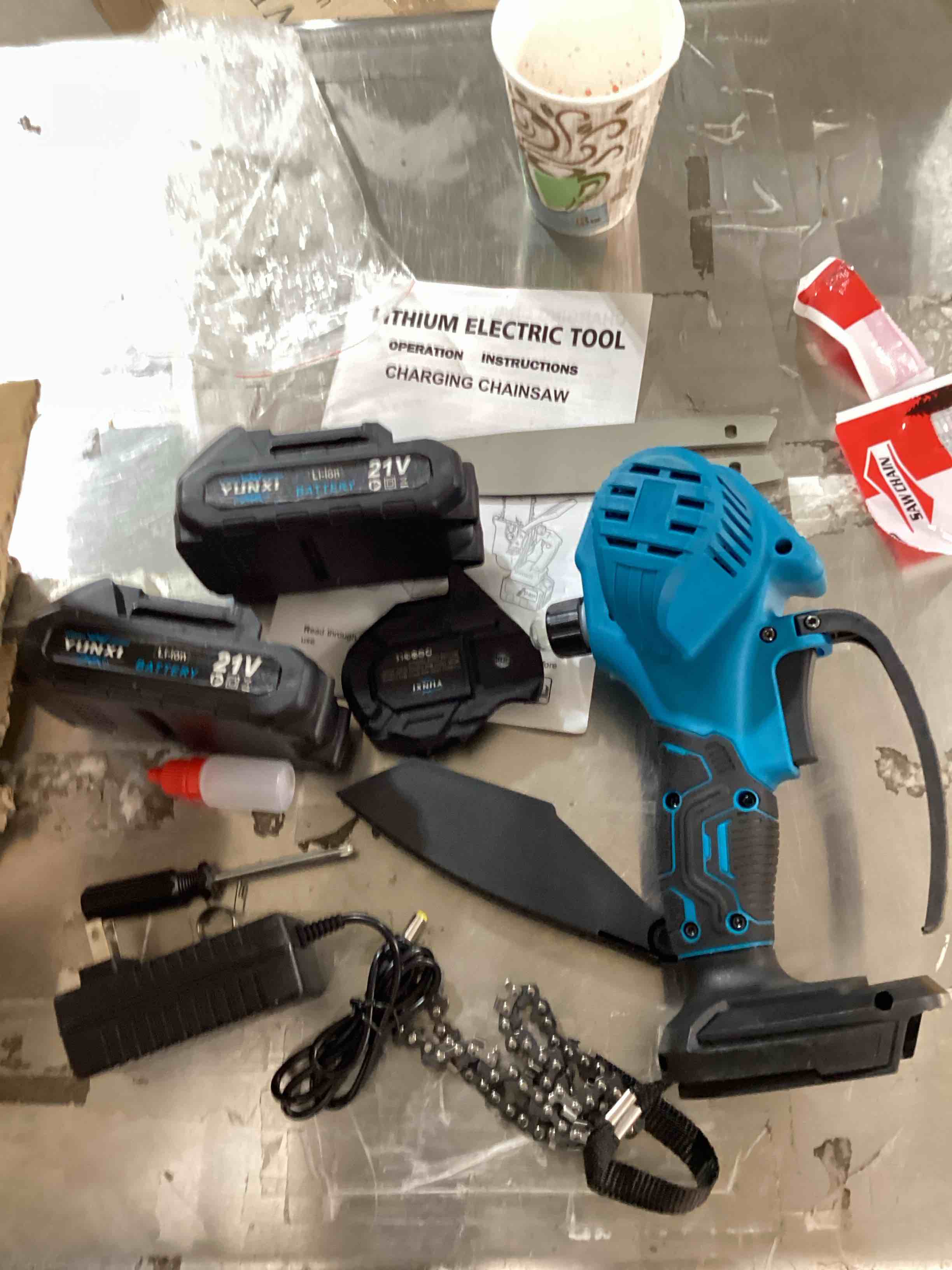 Yunxi charging chainsaw