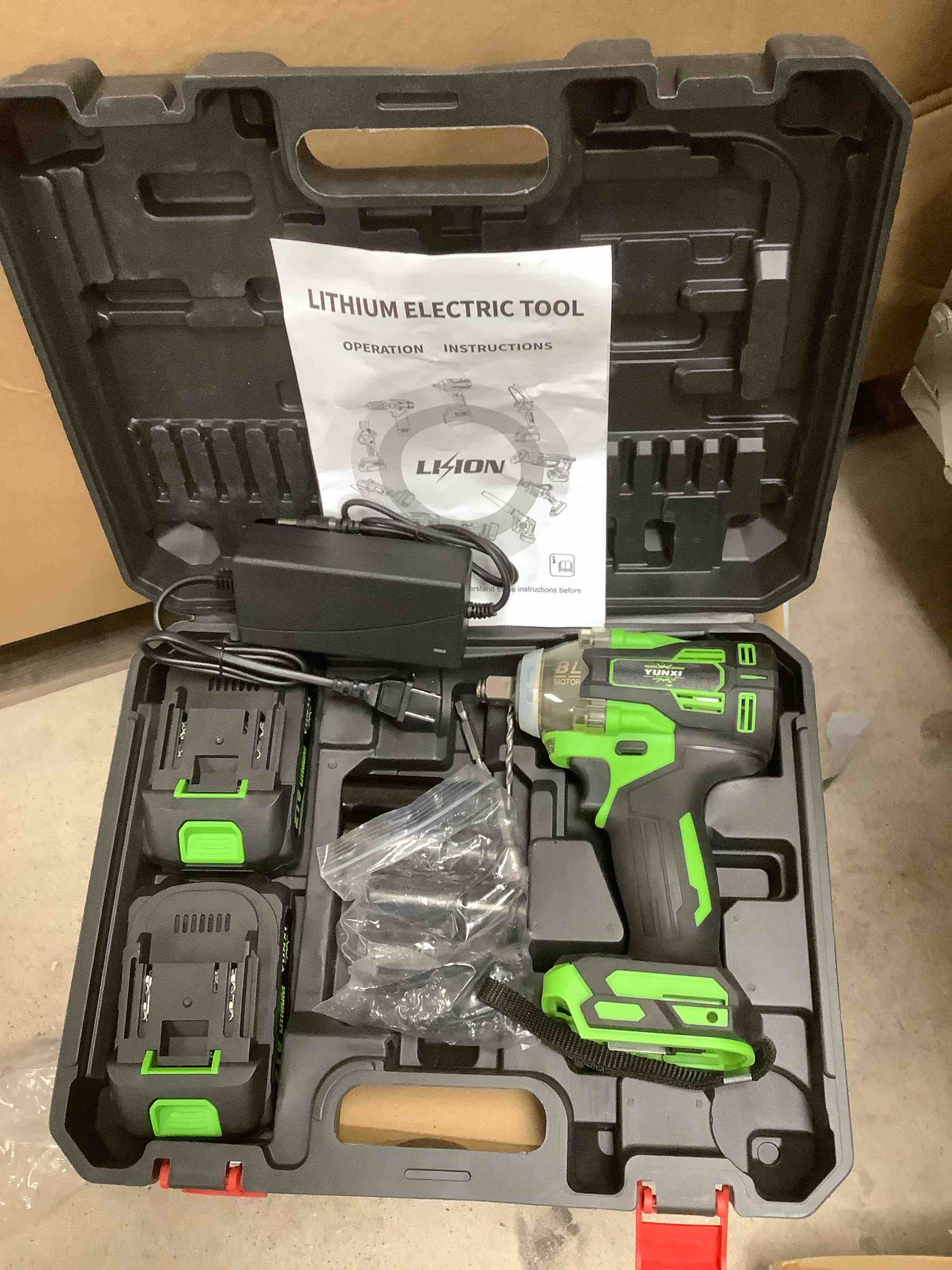 Yunxi impact sat with 221 V lithium batteries charger