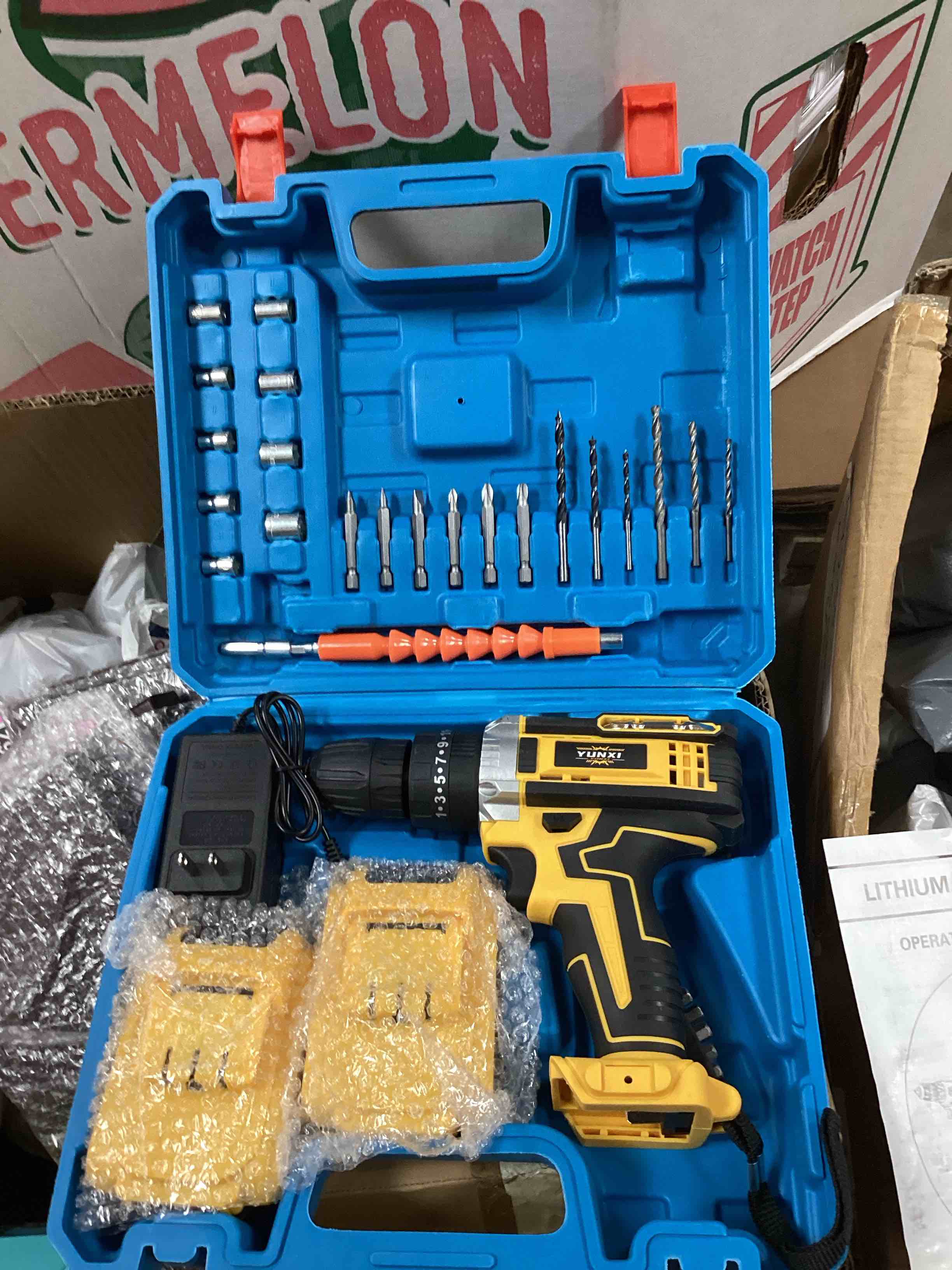 YUNXI Drill drill and socket set 221 V batteries charger