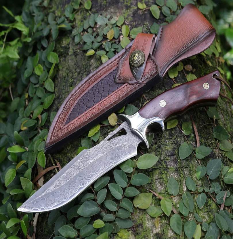 HUNTING KNIFE WITH VG-10 DAMACUS BLADE AND EXOTIC RED SANDAL WOOD HANDLE