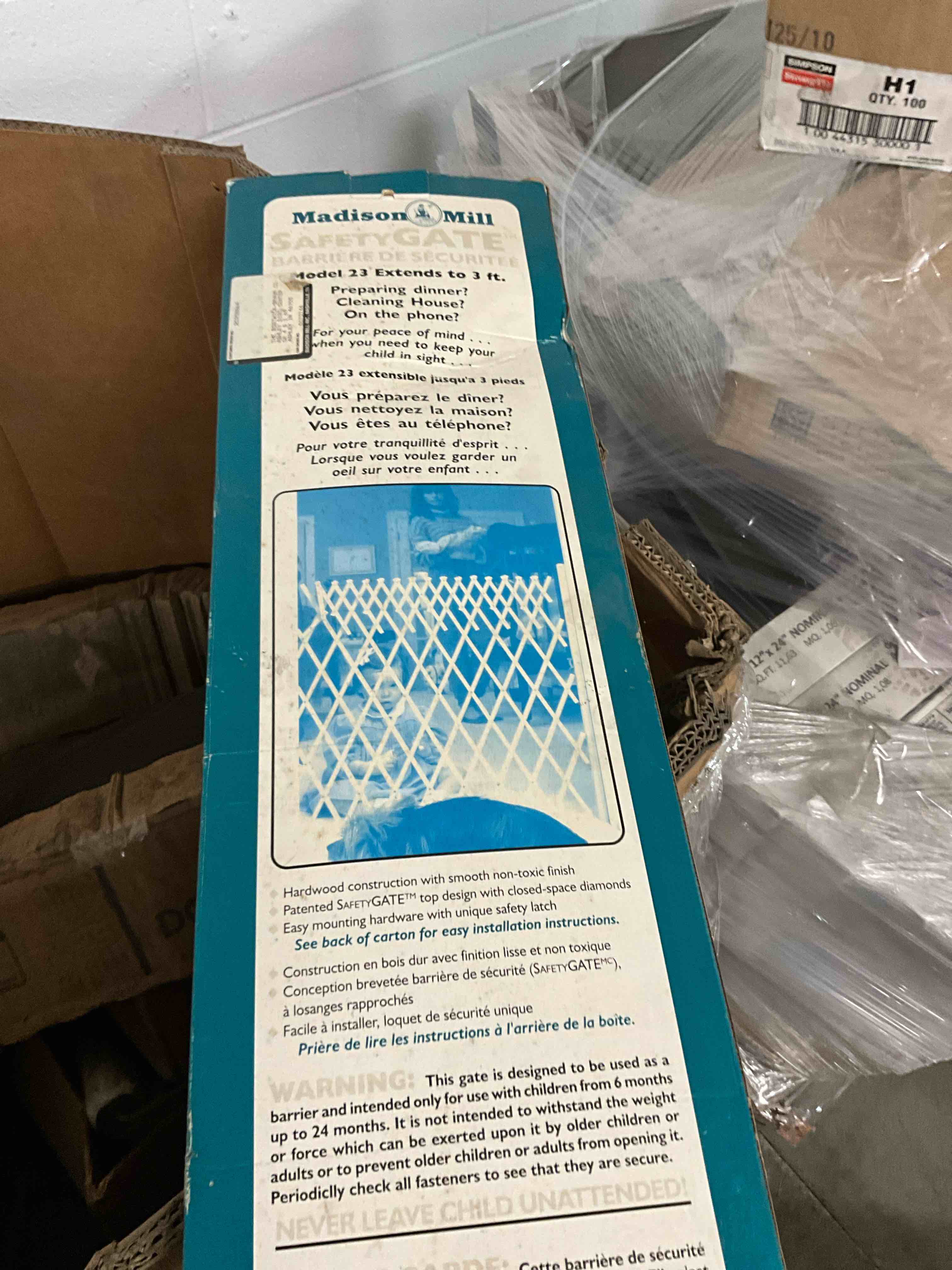 https://s3.amazonaws.com/lotting-images-prod/bidfta/PNK1237103_1759761717783.jpeg