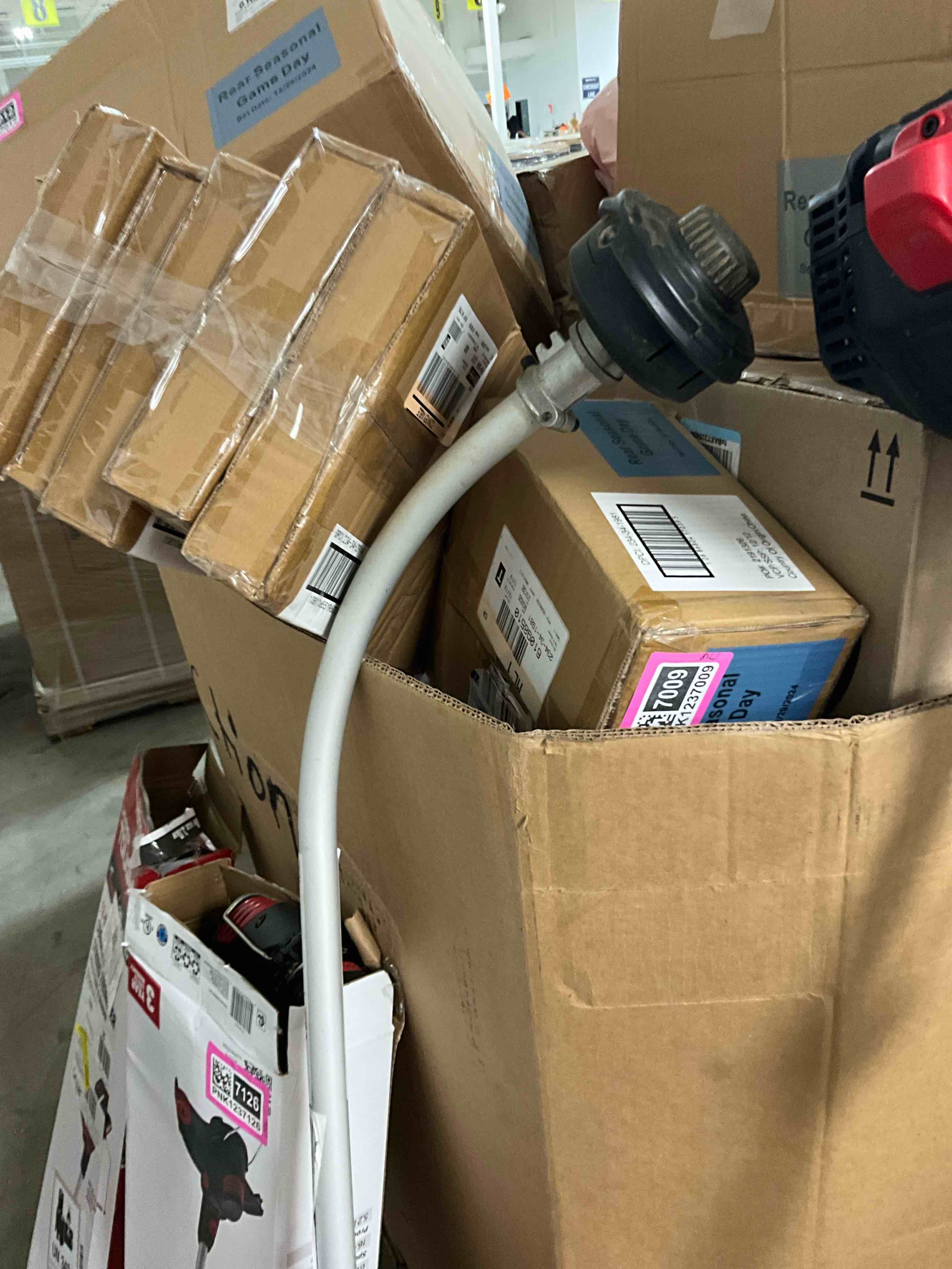 https://s3.amazonaws.com/lotting-images-prod/bidfta/PNK1237119_1759759447660.jpeg