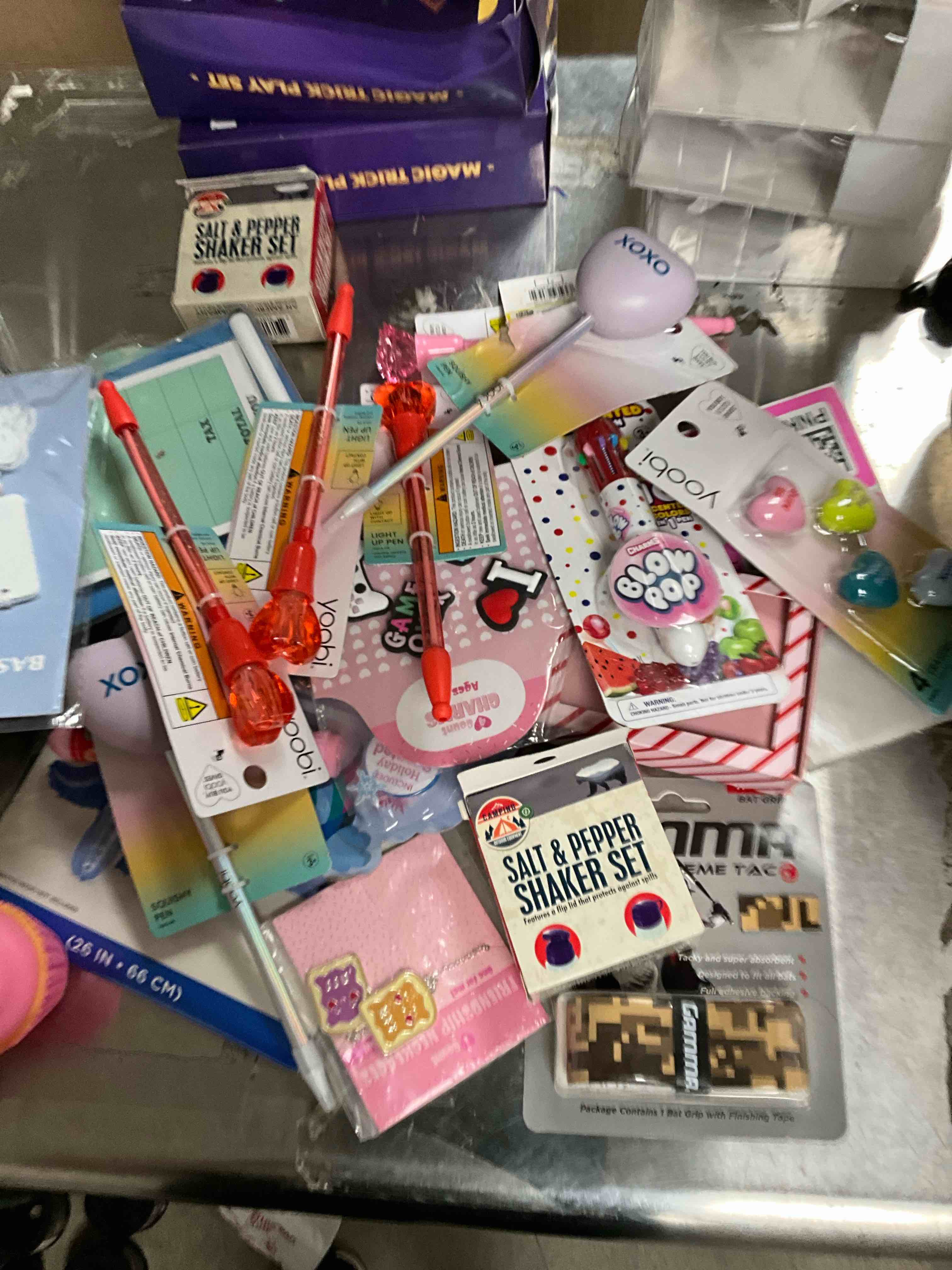ASSORTED ITEMS (30 item) 