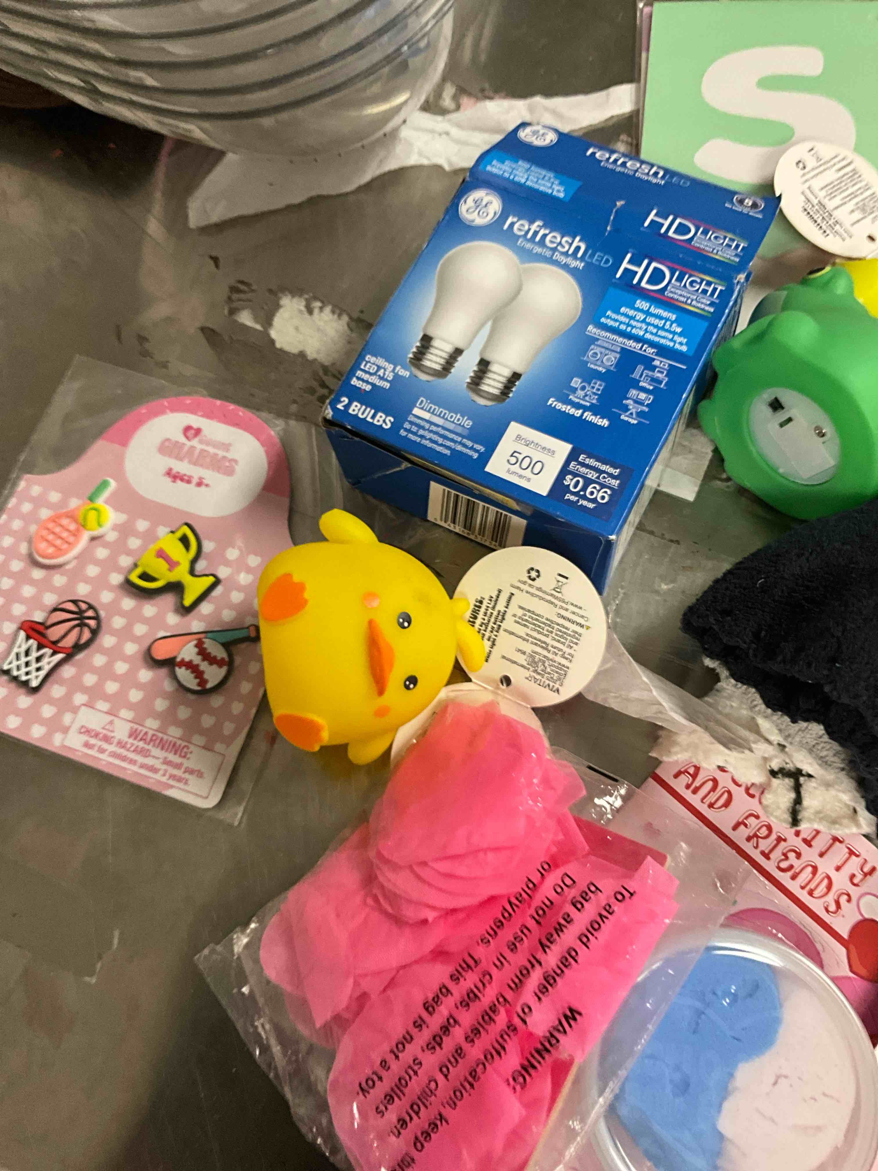 ASSORTED ITEMS = 20 ITEMS 