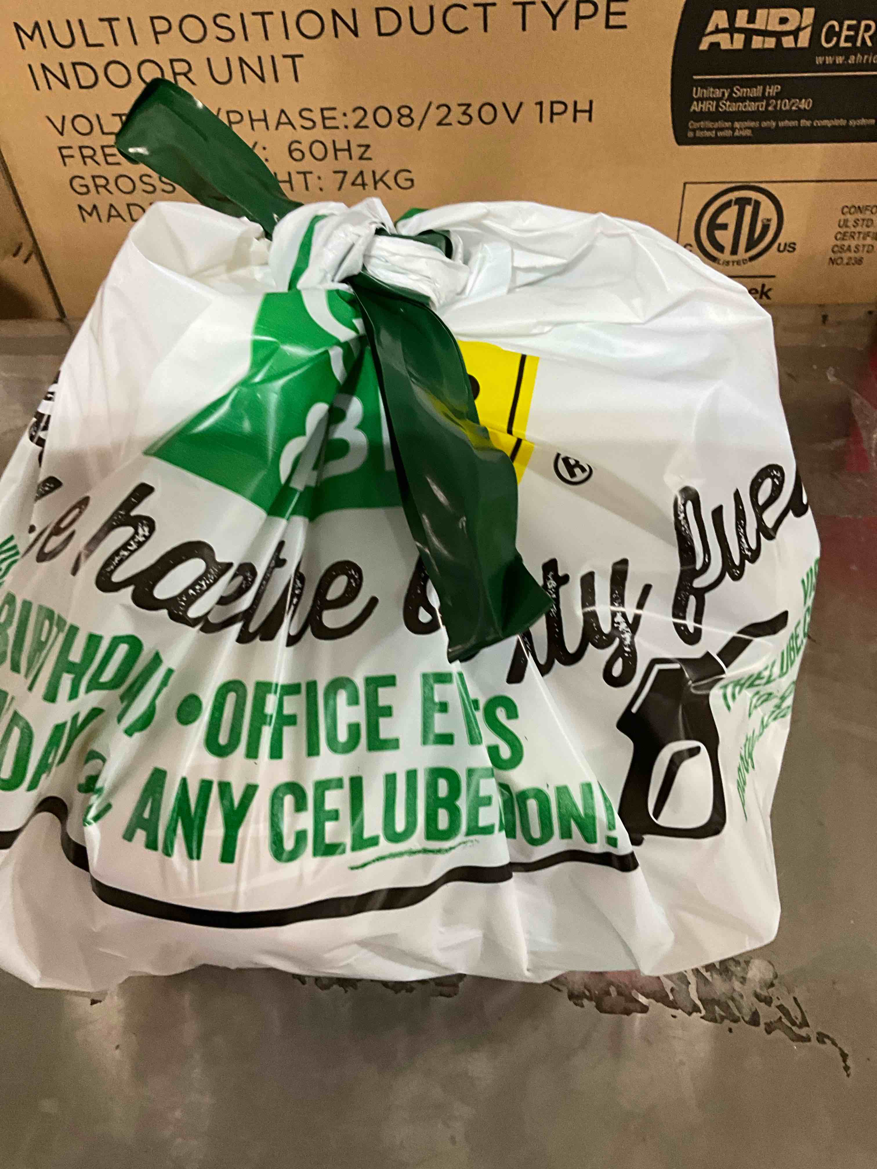 https://s3.amazonaws.com/lotting-images-prod/bidfta/PNK1237314_1760020882028.jpeg