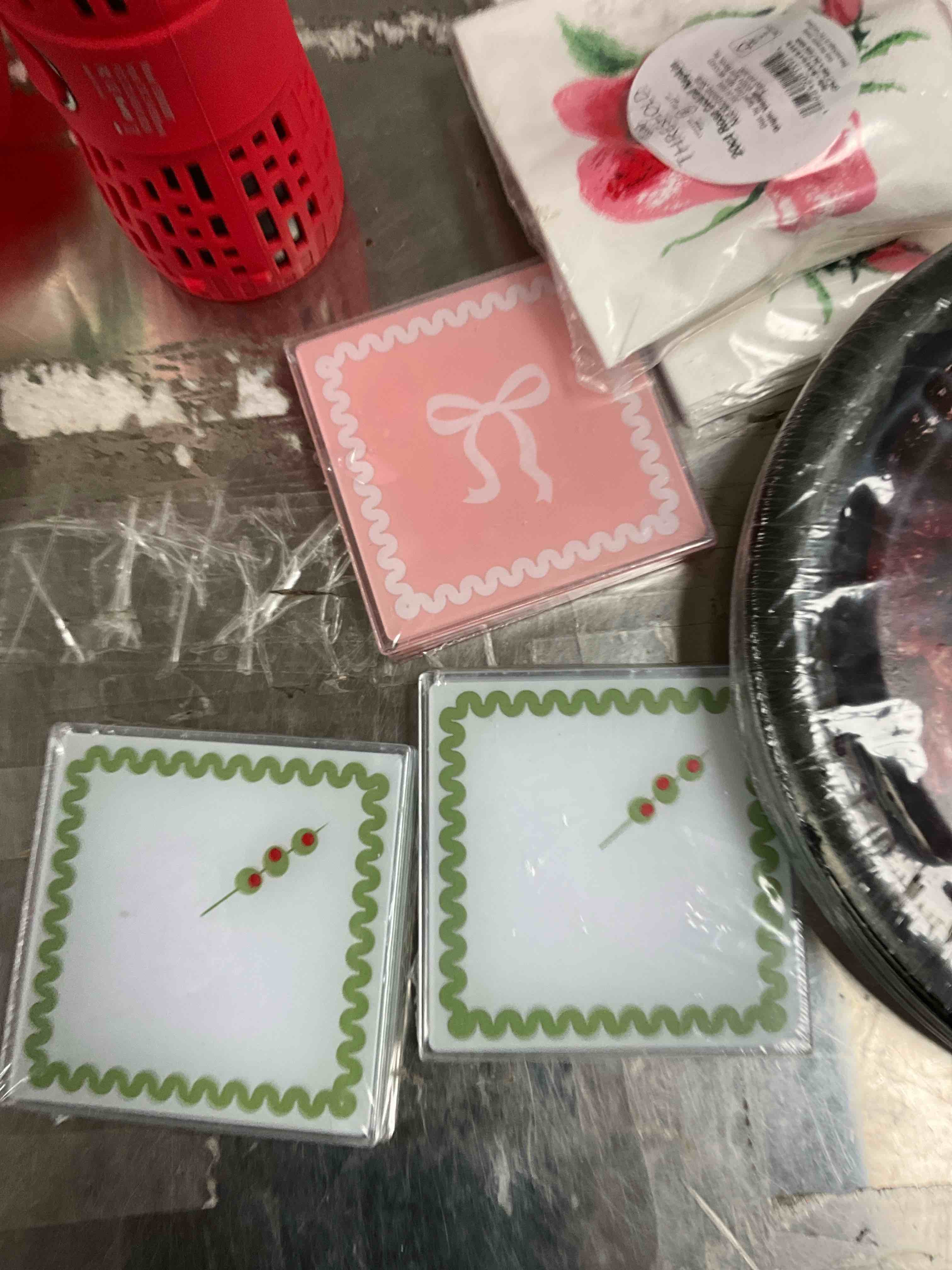 ASSORTED KICTHEN ITEMS (13 items 