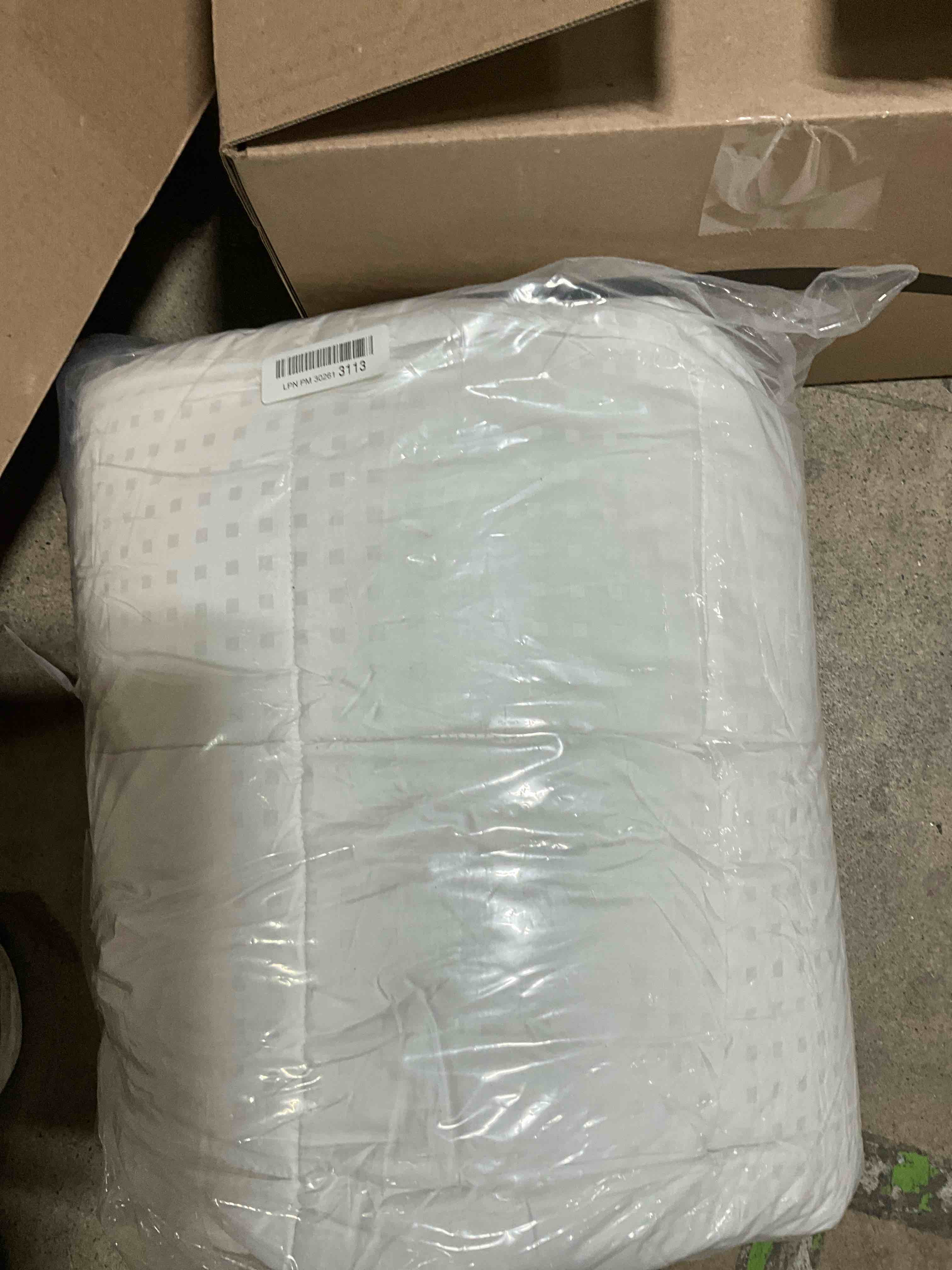 https://s3.amazonaws.com/lotting-images-prod/bidfta/PNK1237632_1760110541493.jpeg