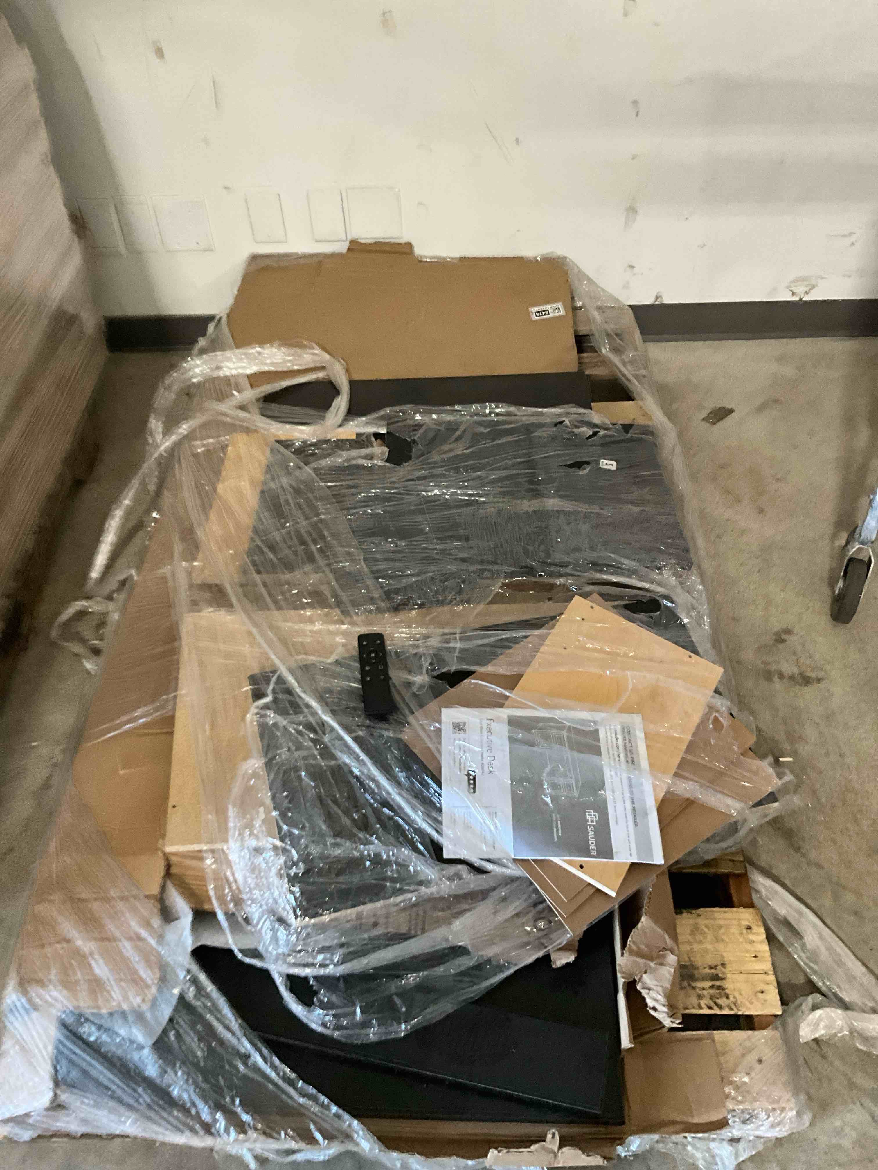 https://s3.amazonaws.com/lotting-images-prod/bidfta/PNK1238010_1760456650437.jpeg
