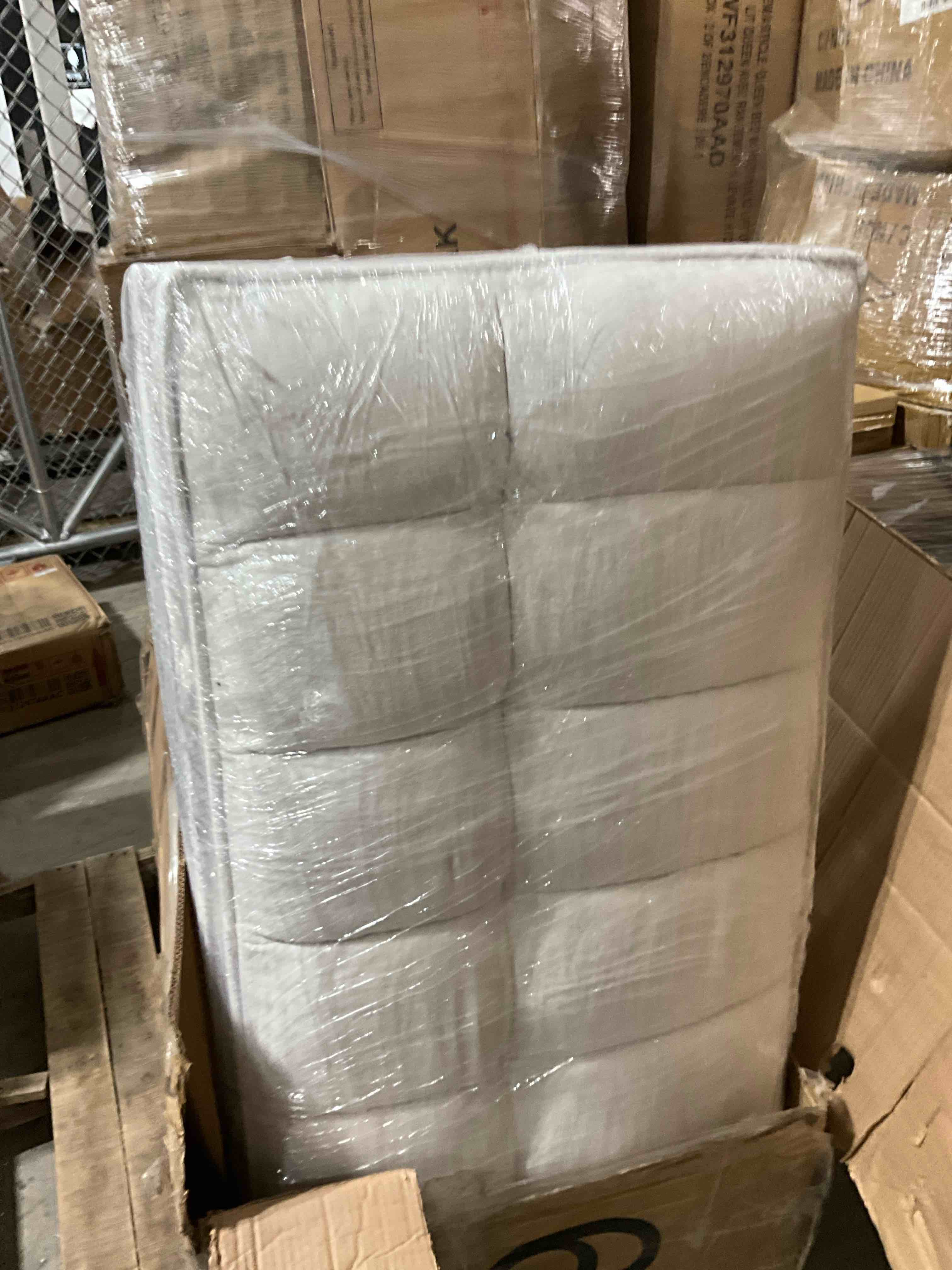 WHITE OTTOMAN WITH PULL OUT 